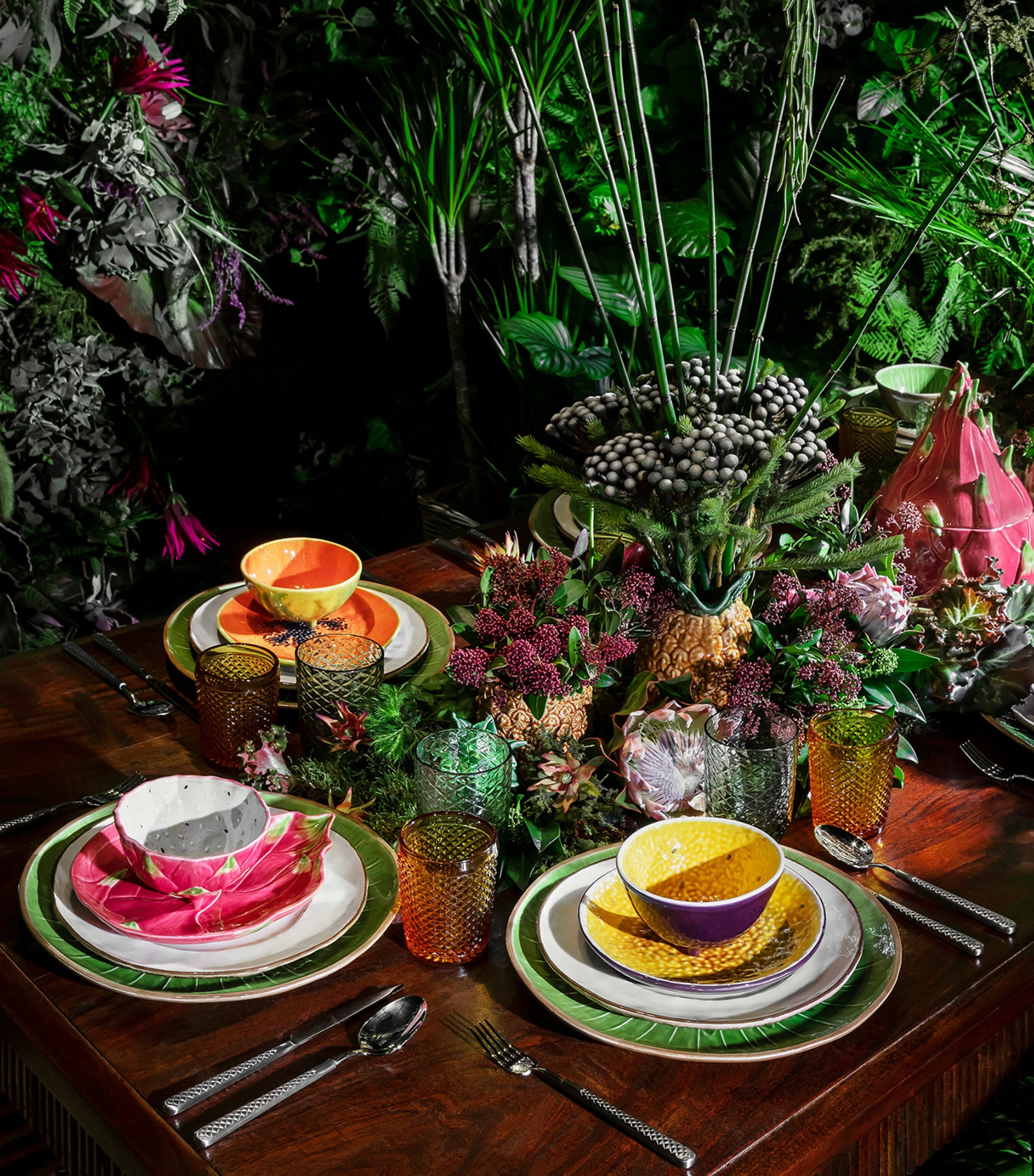 Bordallo Pinheiro Kiwi Serving Platter (31cm) | Harrods UK