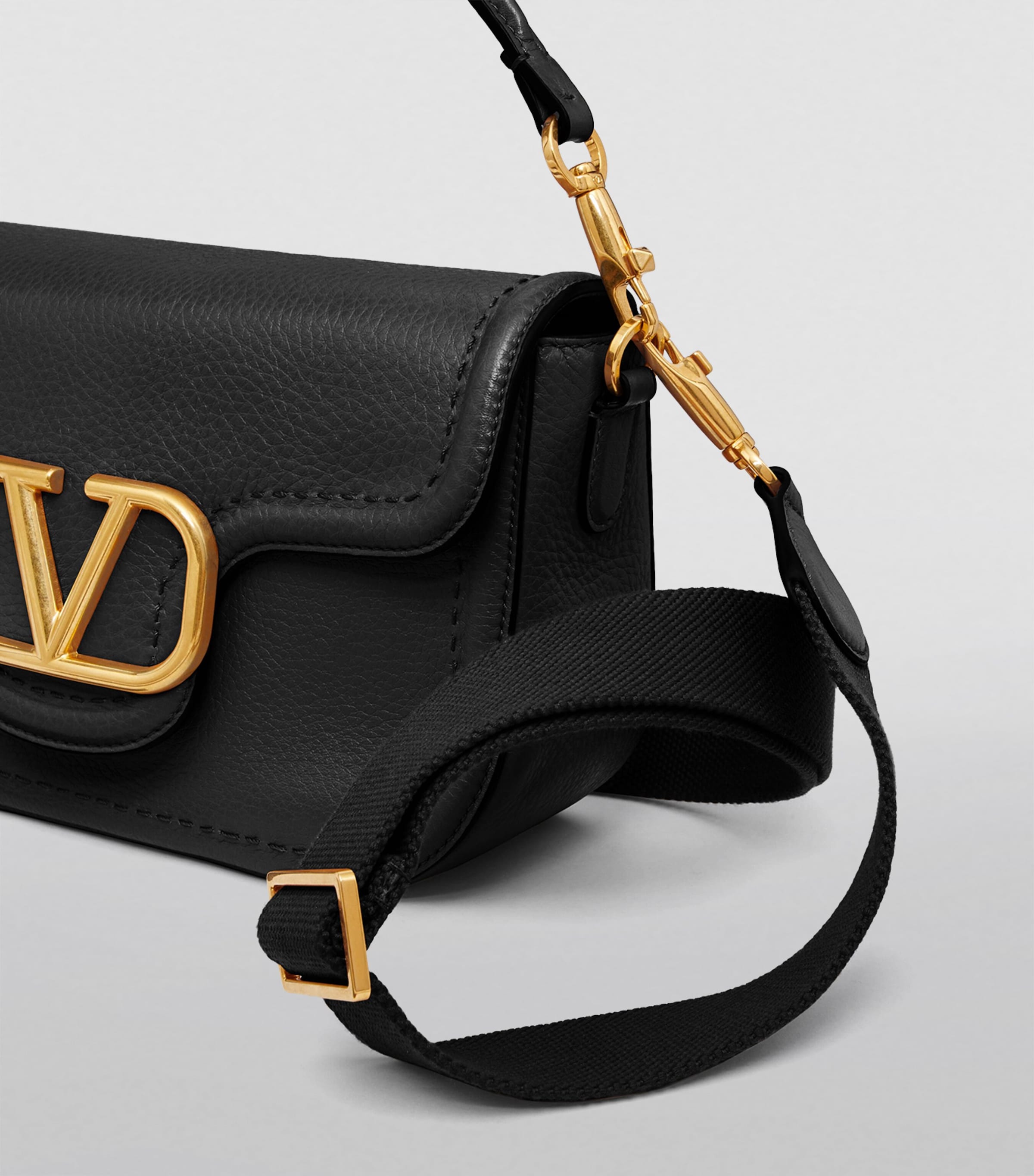 Valentino Garavani Leather Alltime Shoulder Bag Image 7