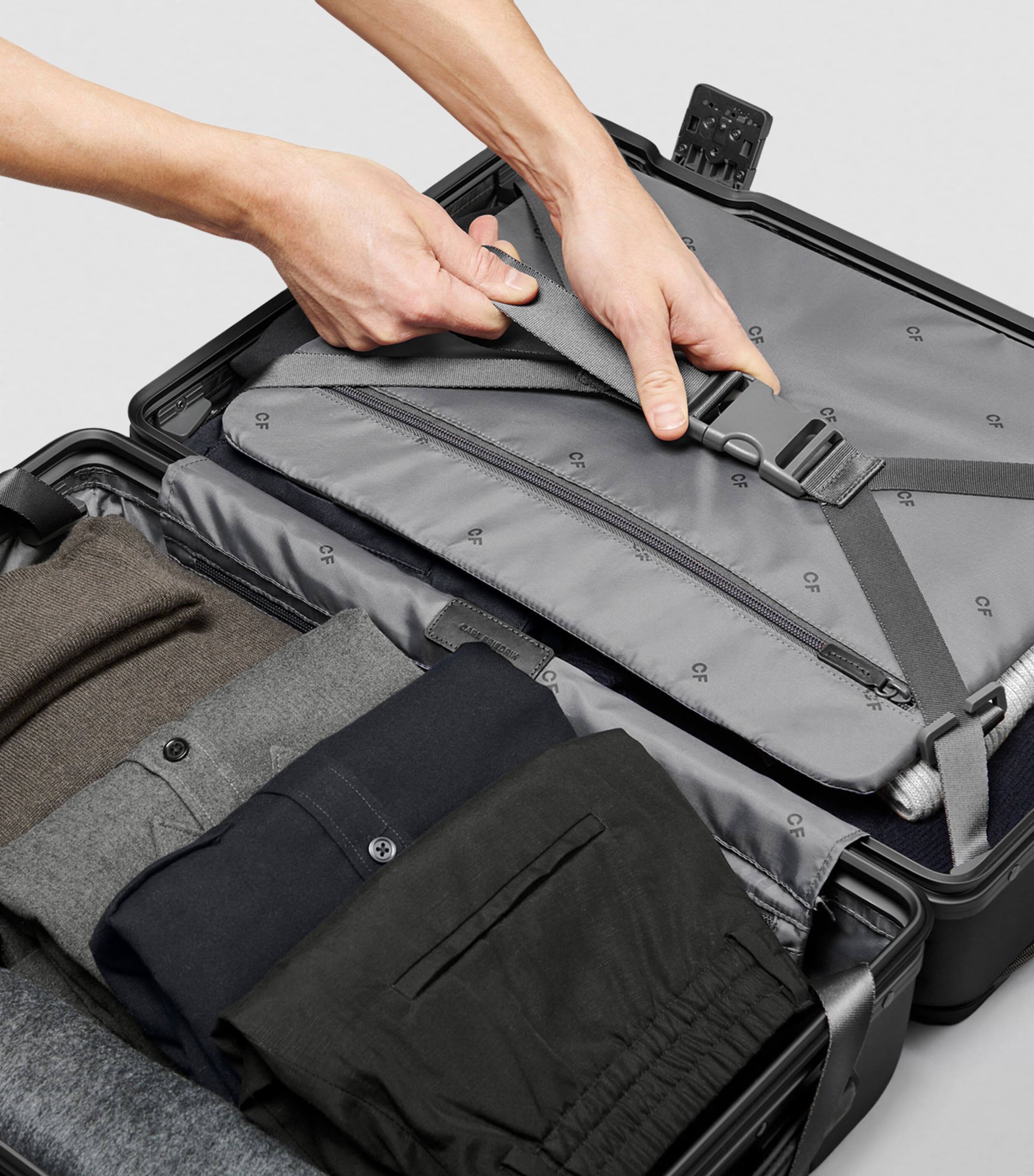 The Carry-On Pro Suitcase (55cm) BLACK/BLACK Image 7