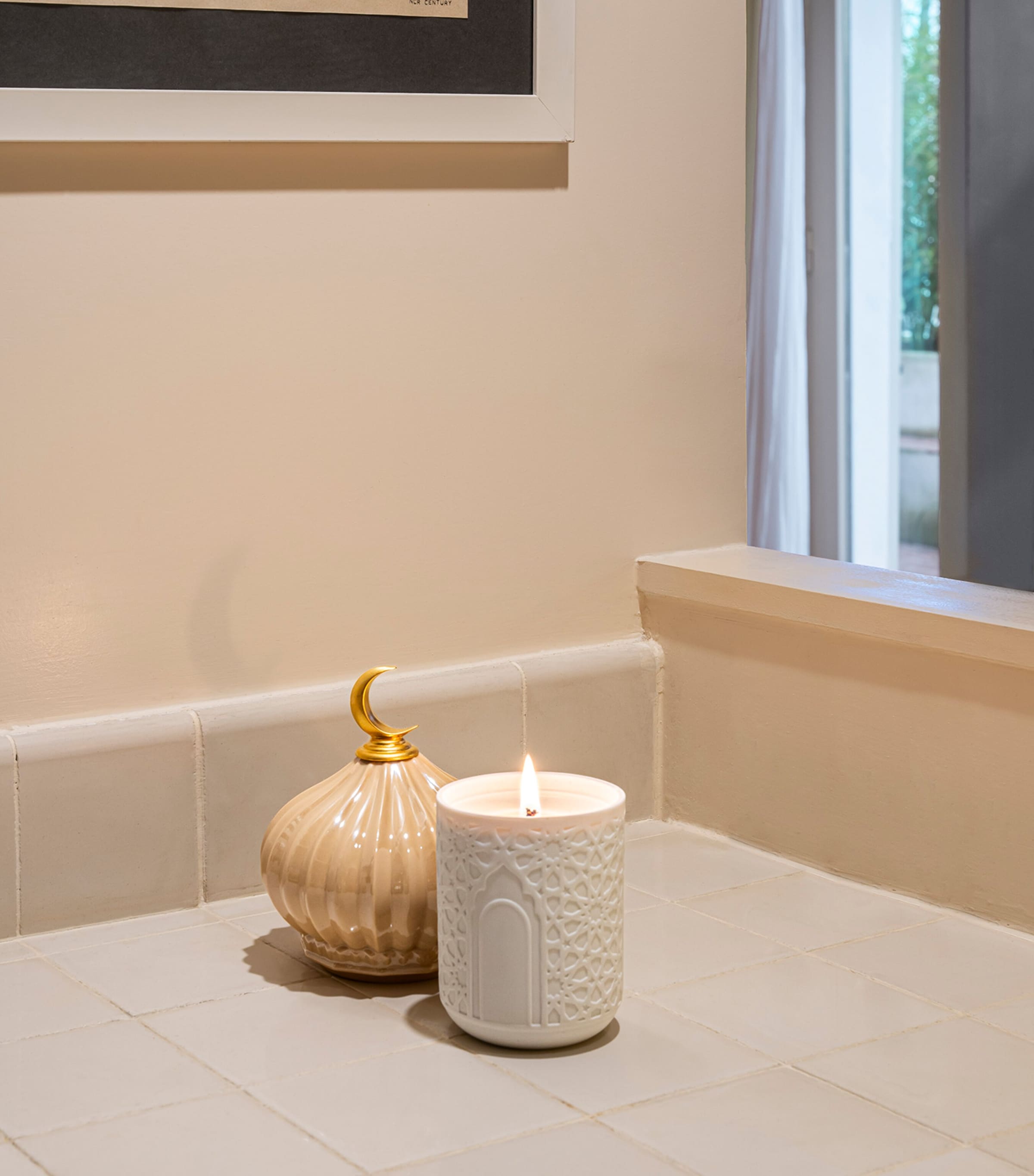 Lladró Majestic Nights Candle (300g) White & Gold Image 2