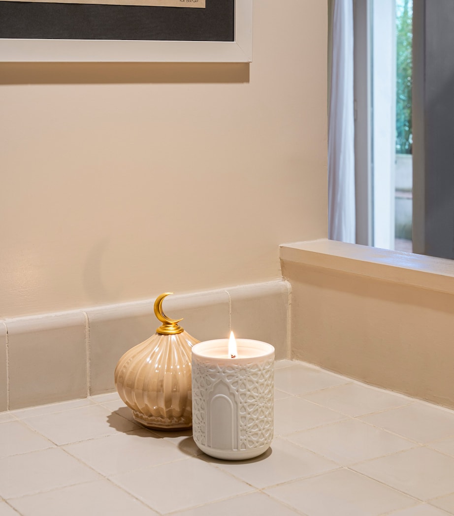 Lladró Majestic Nights Candle (300g) White & Gold Image 2