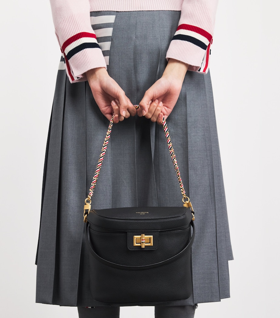 Pebble Leather Box Bag BLACK Image 2