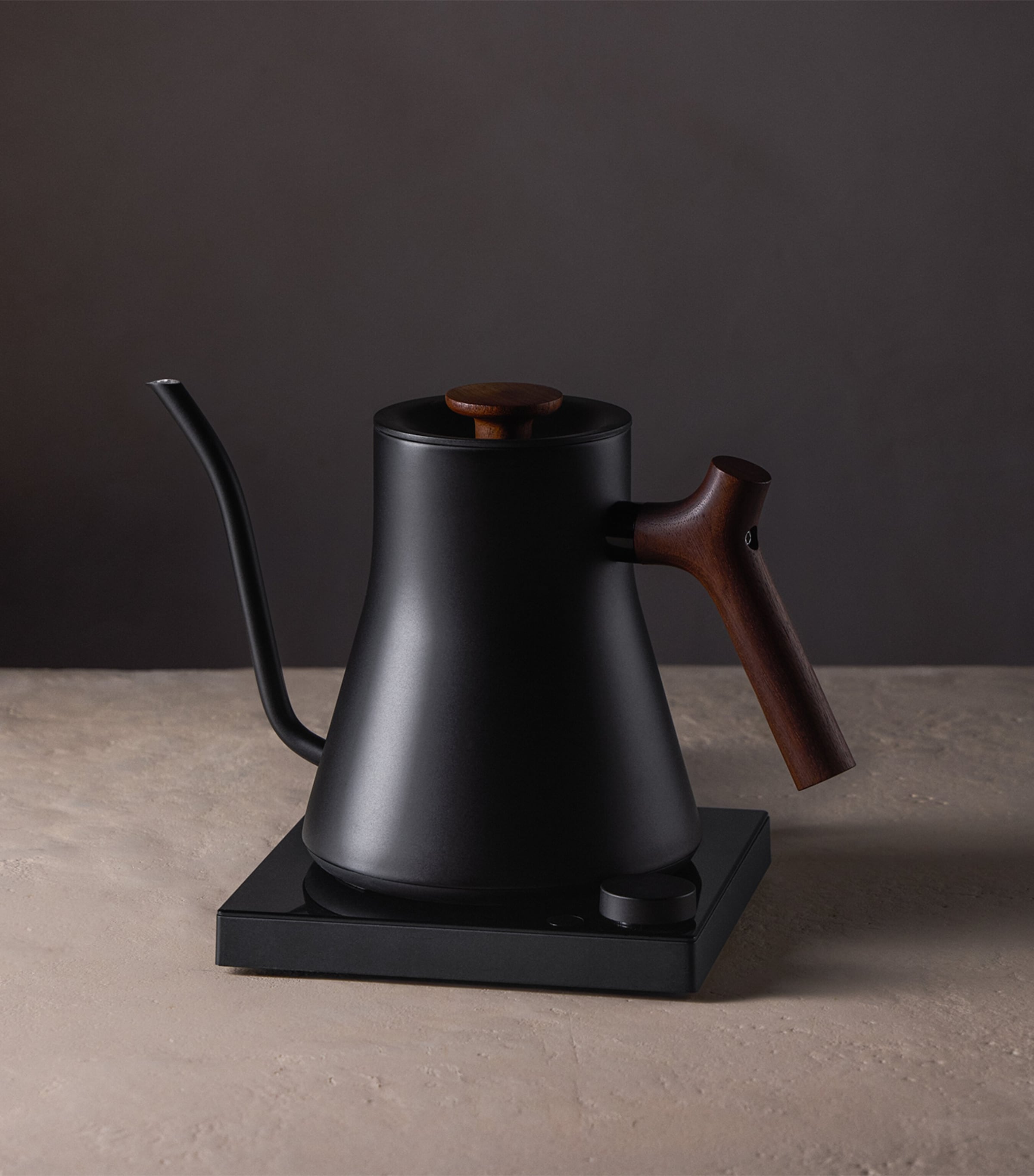 Stagg EKG Pro Electric Kettle MATTE BLACK + WALNUT Image 10