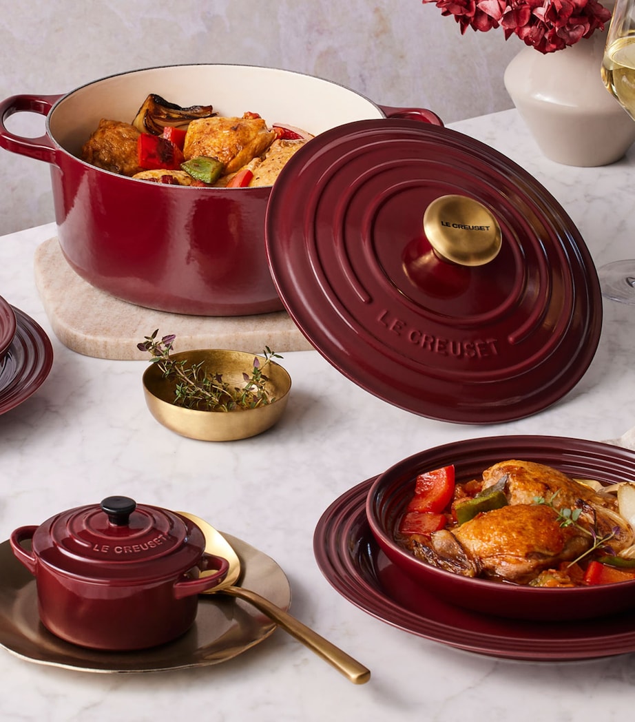 Cast Iron Round Casserole Dish (20cm) GARNET Image 5