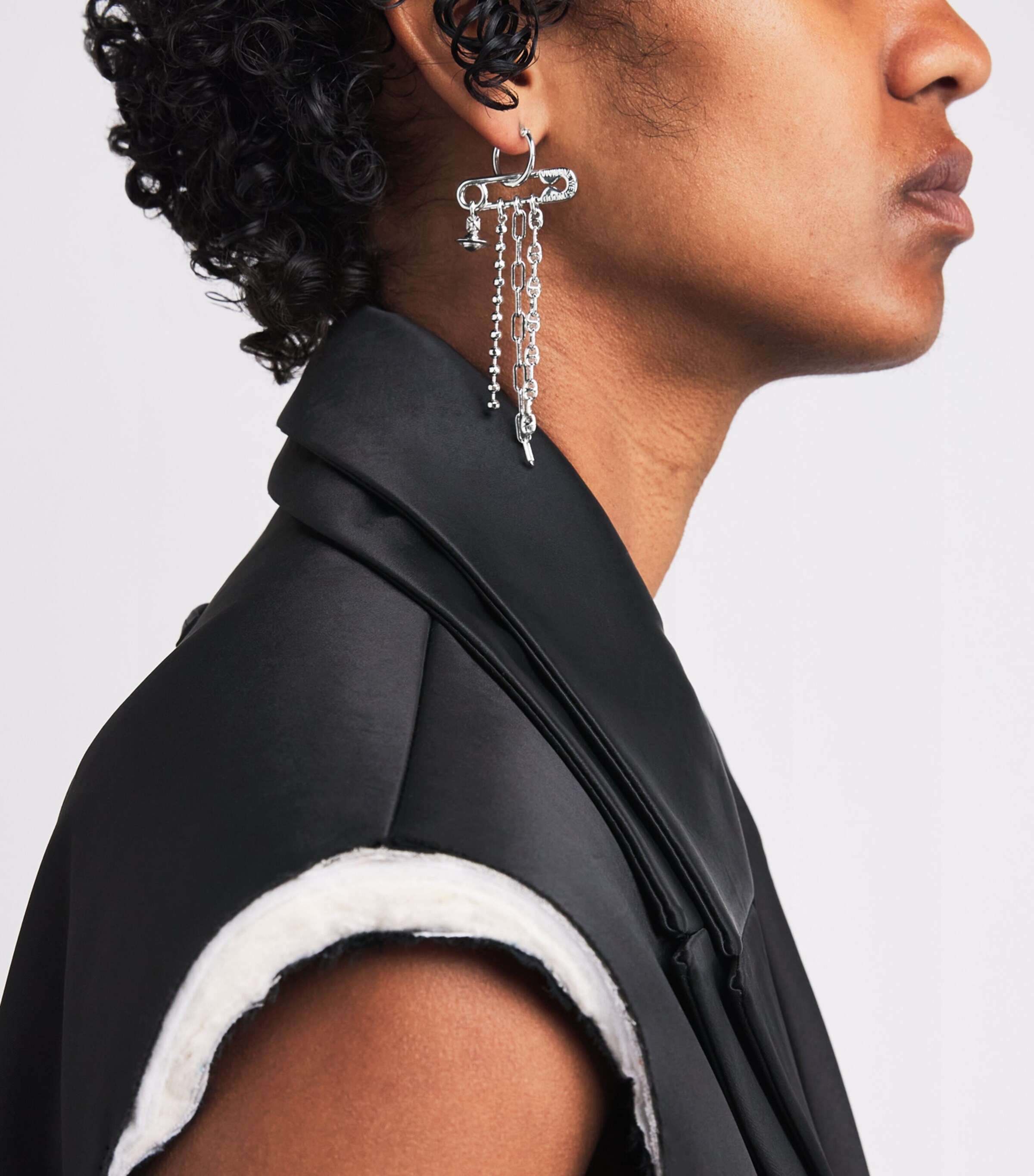 Ginetta Earrings P019 PLATINUM Image 2