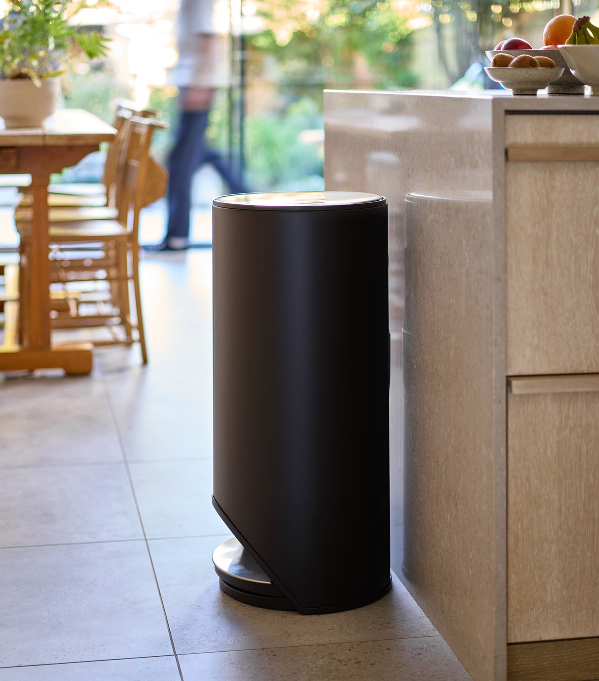 Large Easy-Push Arc Pedal Bin (30L) BLACK Image 2