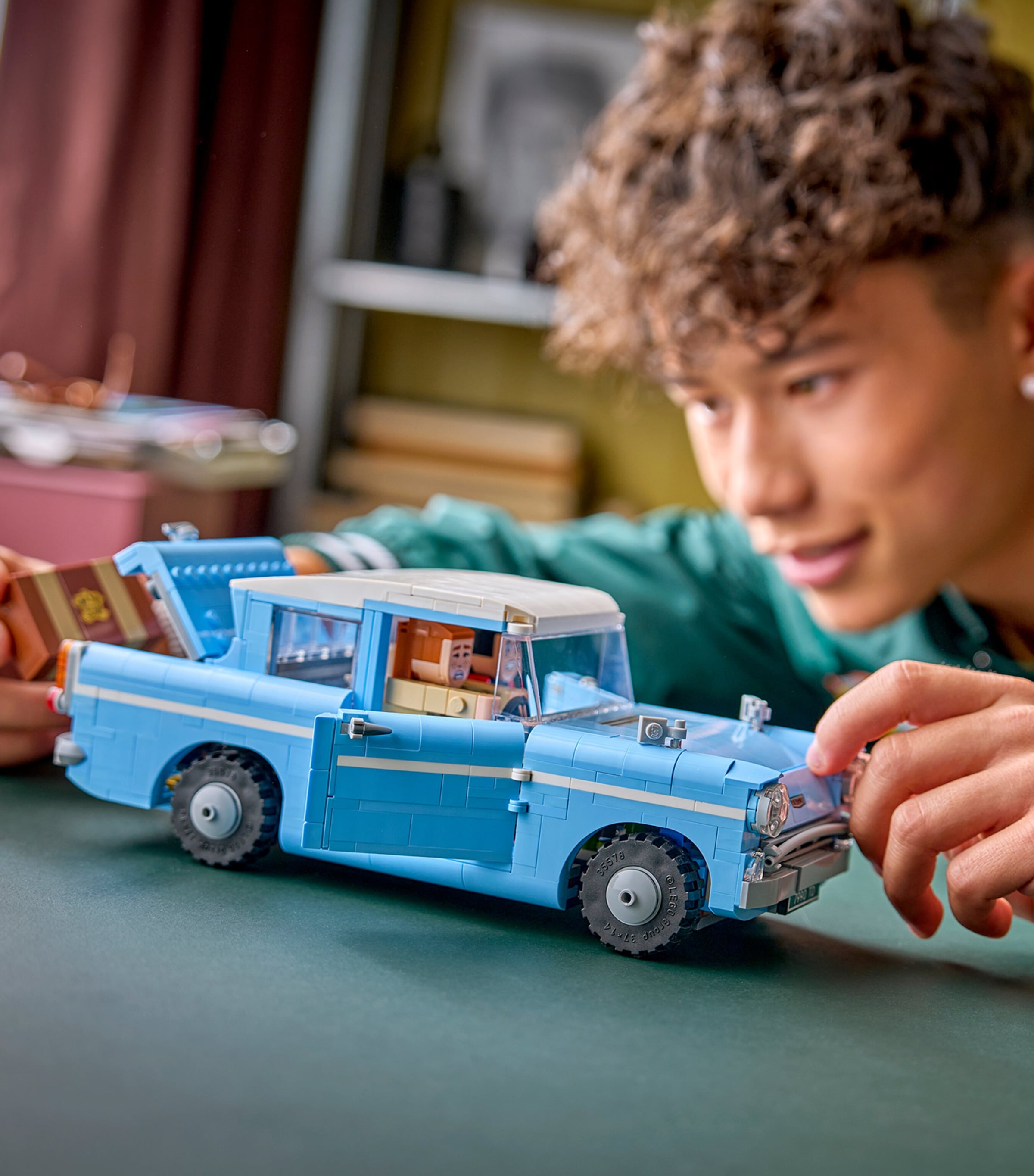 Harry Potter Enchanted Flying Ford Anglia Set 76470 MULTI Image 3