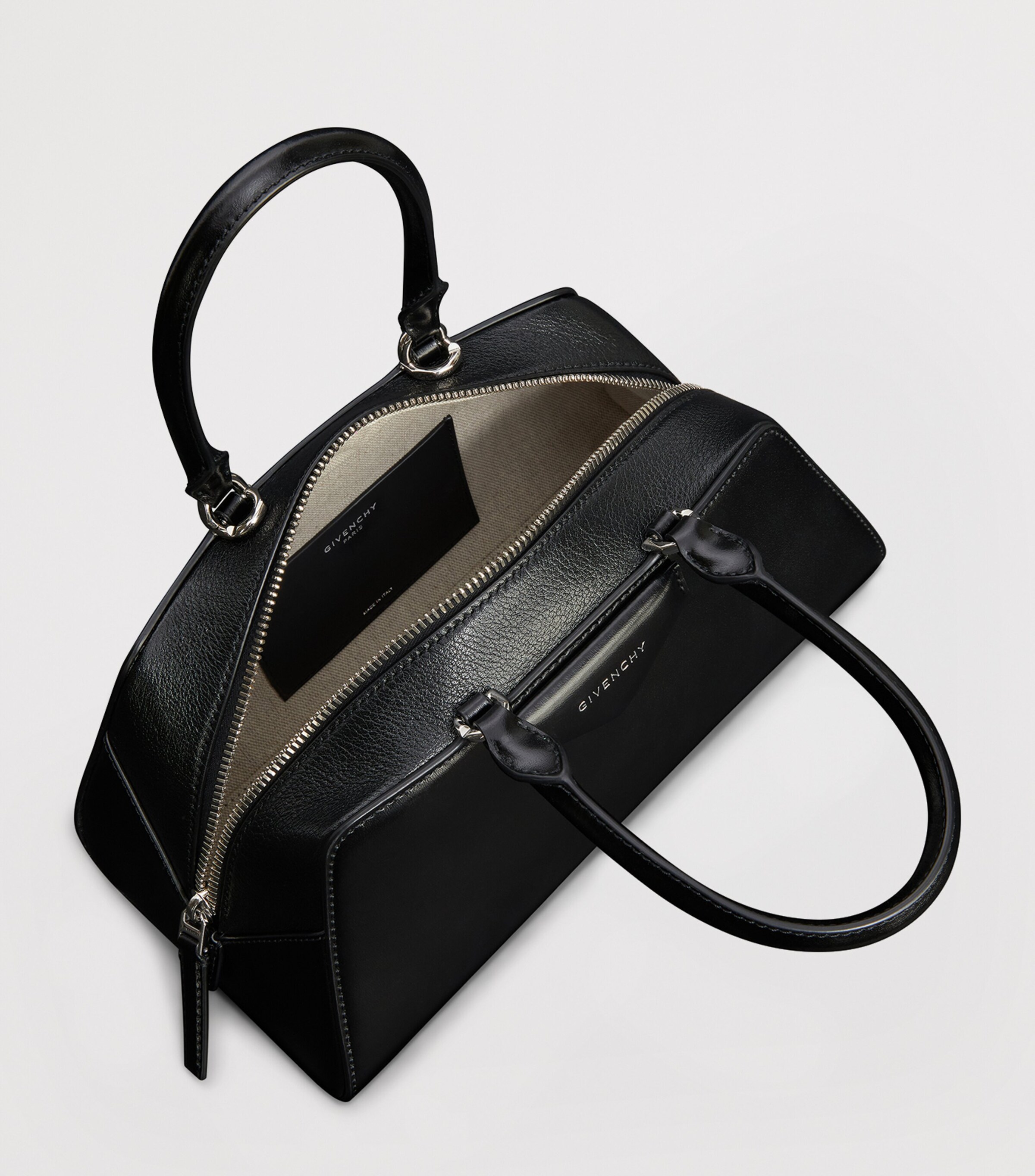 Small Leather Antigona Cube East-West Top-Handle Bag BLACK Image 4