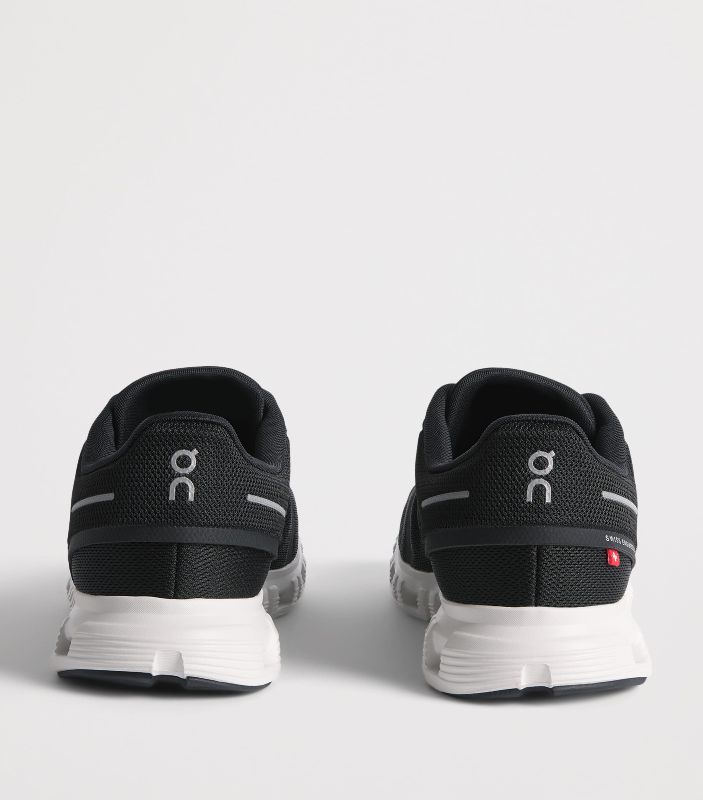 On Mens Cloud 6 Trainers Black | White Image 5