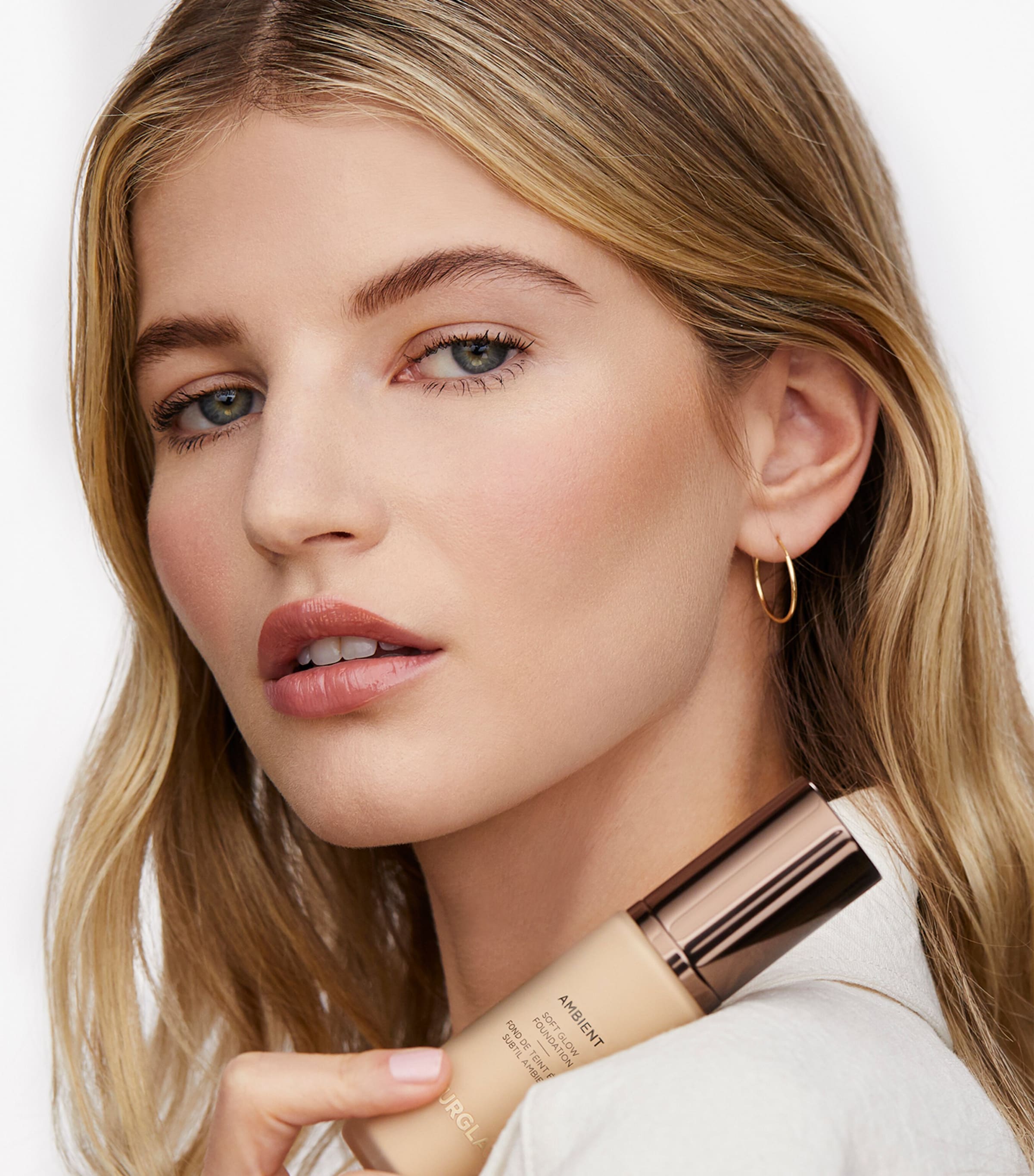 Ambient Soft Glow Foundation 4 Image 3