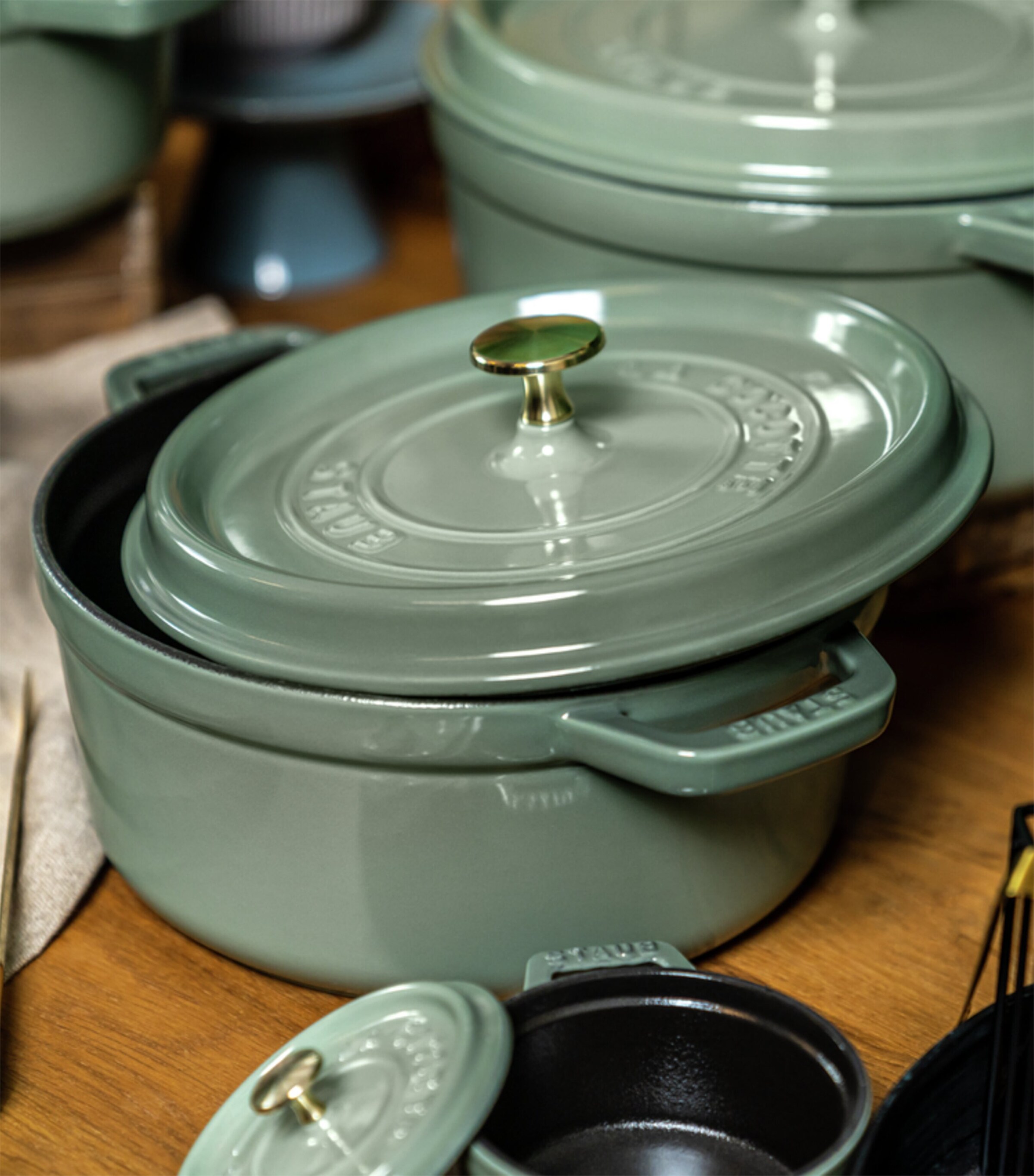 Staub Round Cocotte (28cm) Eucalyptus Image 3