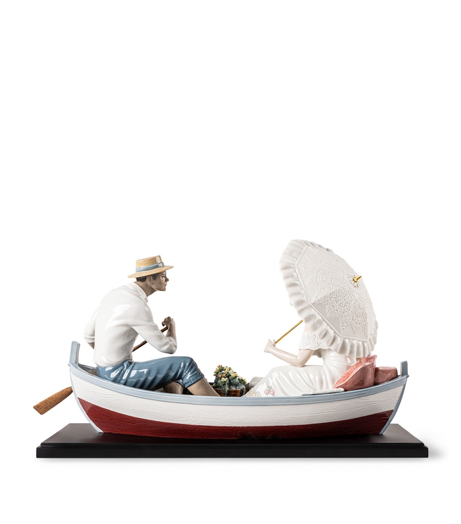 Lladró Porcelain Romance On The Lake Sculpture Image 3