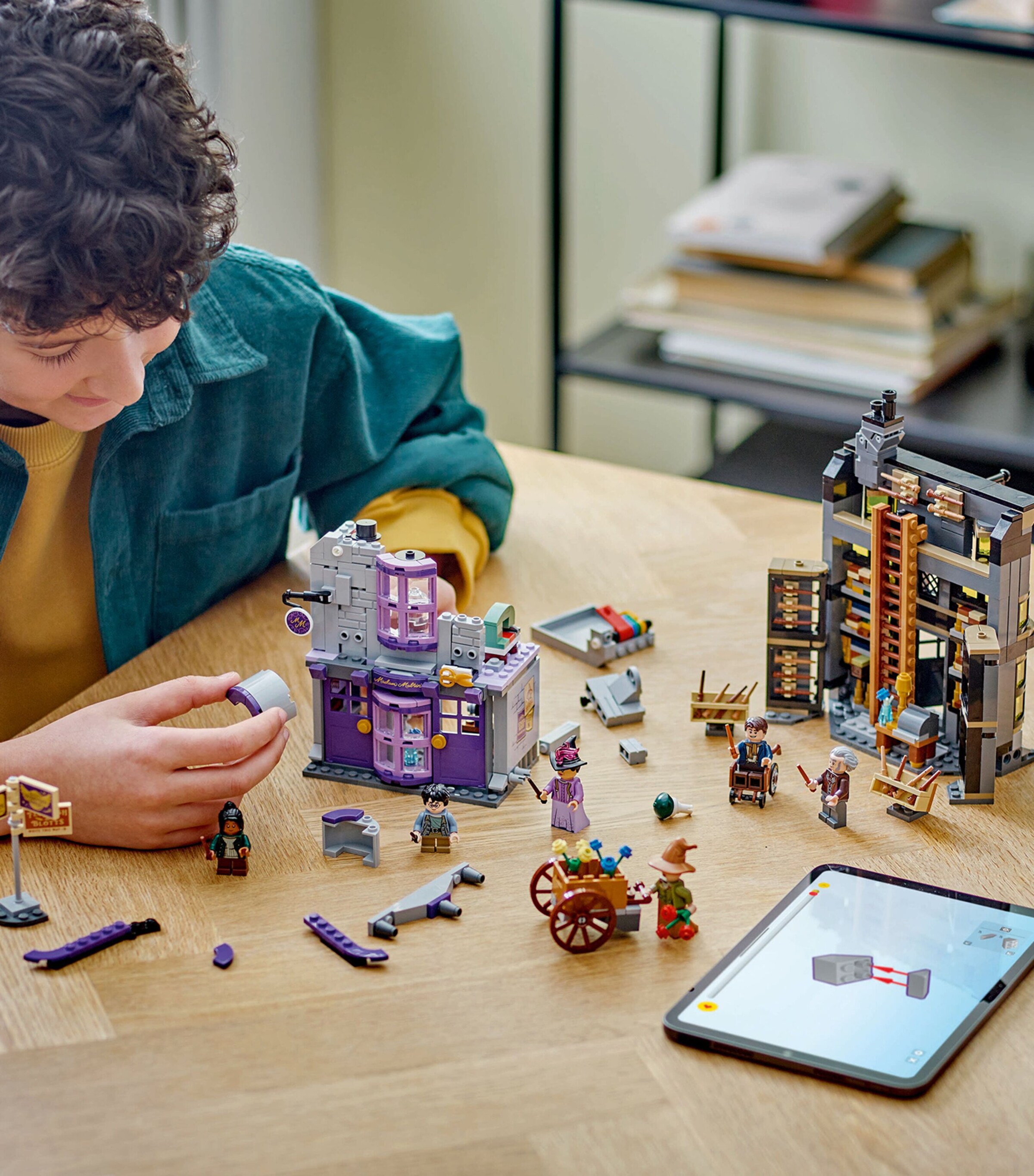 Harry Potter Ollivanders & Madam Malkin's Robes 76439 MULTI Image 4