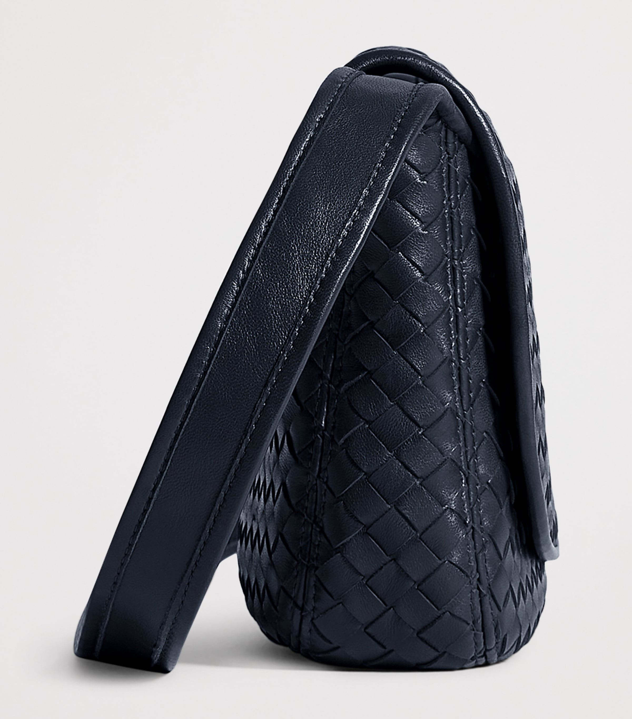 Bottega Veneta Leather Veneto Messenger Bag Image 3