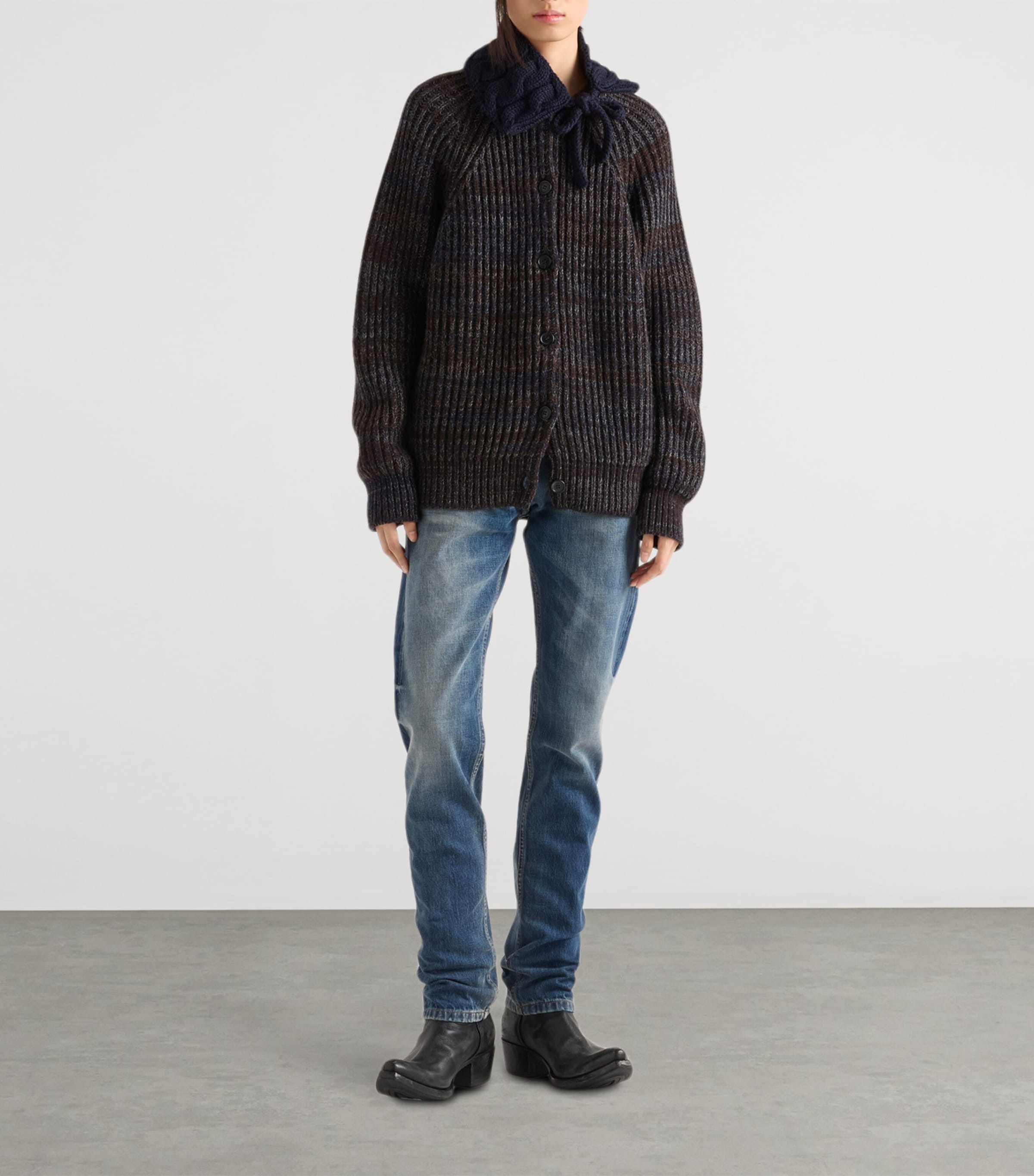 Low-Rise Tapered Jeans F0008 Image 5