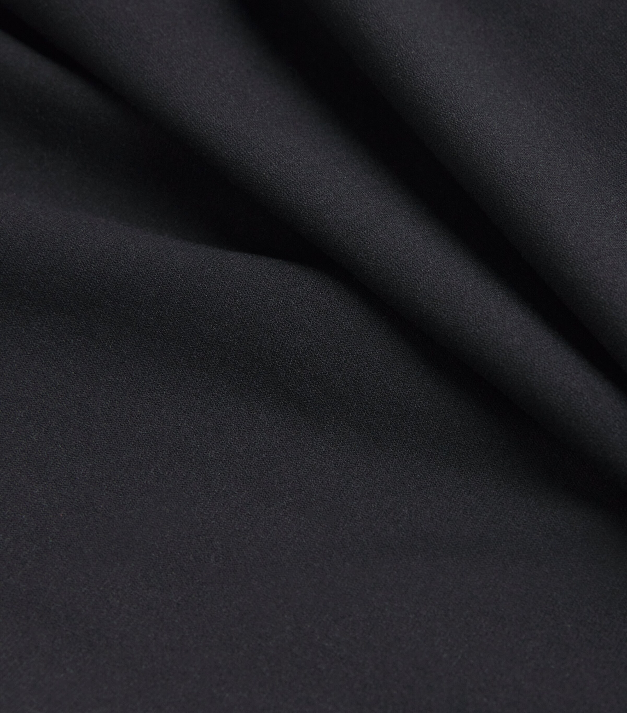 SoftStretch Mid-Thigh Shorts 011 BLACK Image 4