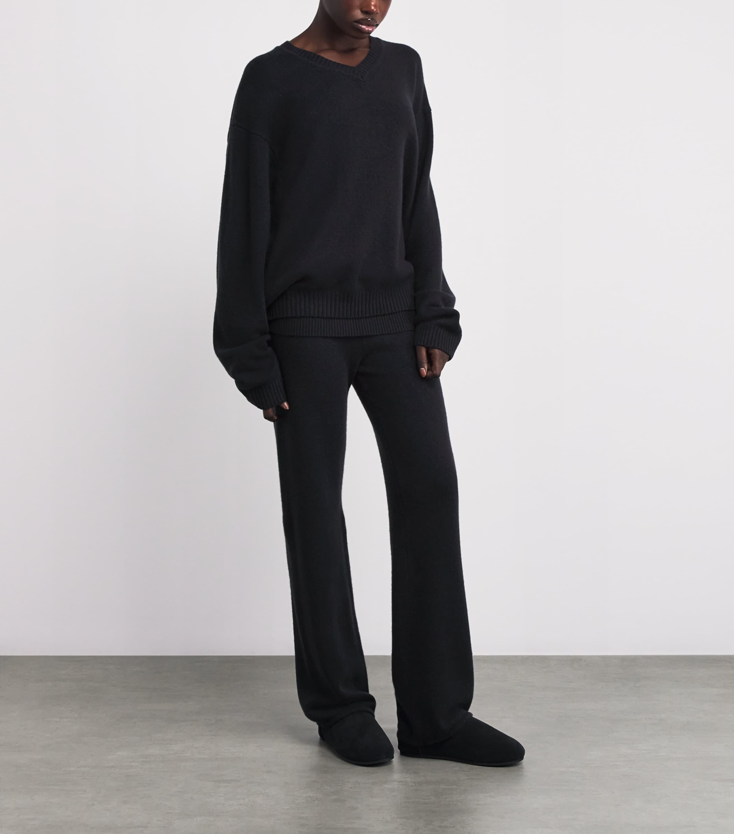 Skims Womens Wool-Cashmere Blend V-Neck Sweater Onyx Image 2