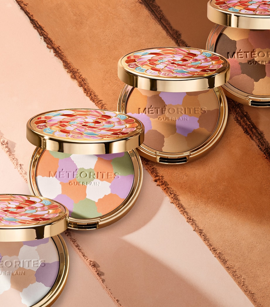 Guerlain Météorites Compact Mattifying and Setting Pressed Powder Cool Image 3