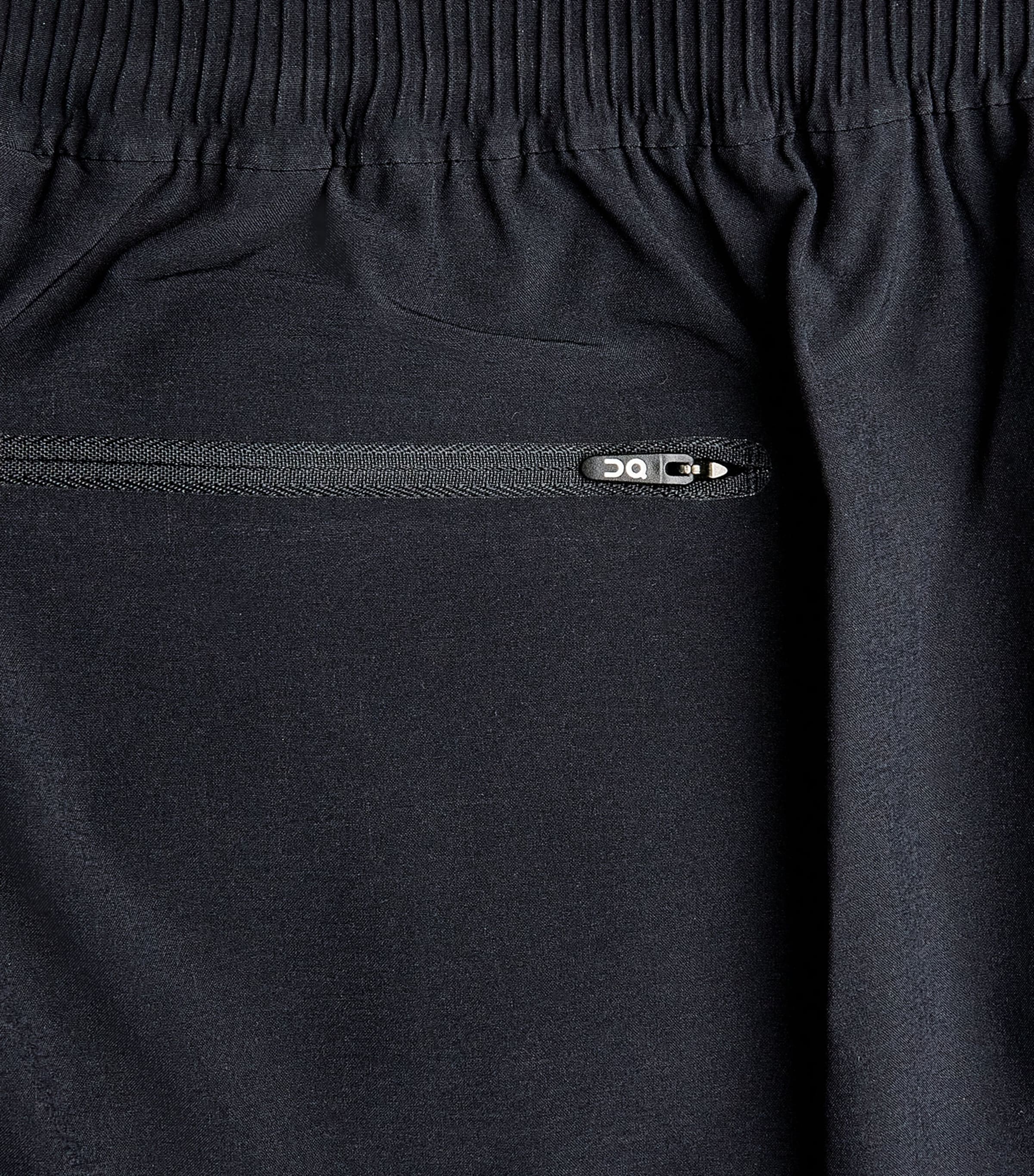 On Womens Train Shorts Black Image 2