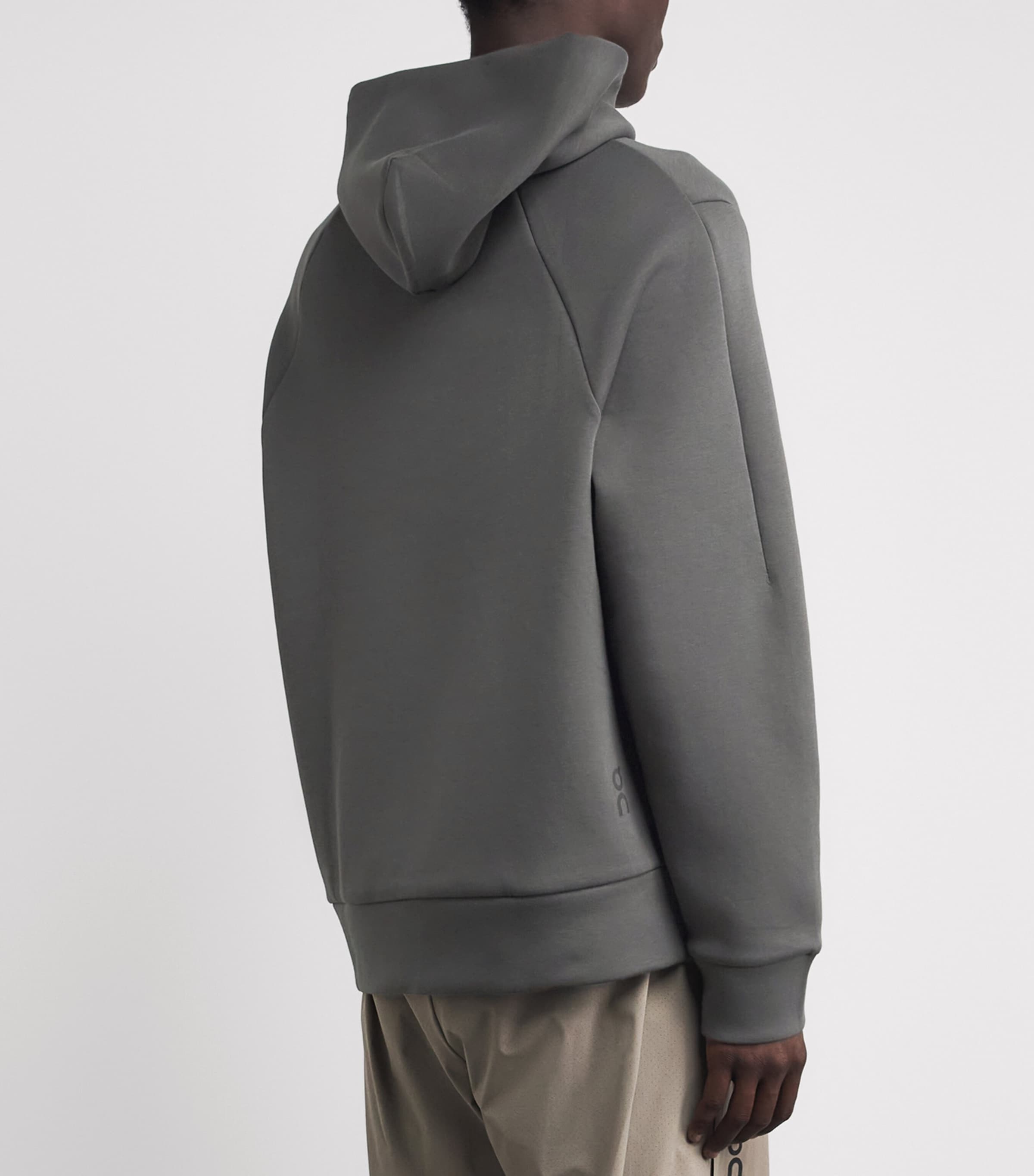On Mens Cotton-Blend Focus Tech Hoodie Shadow Image 5