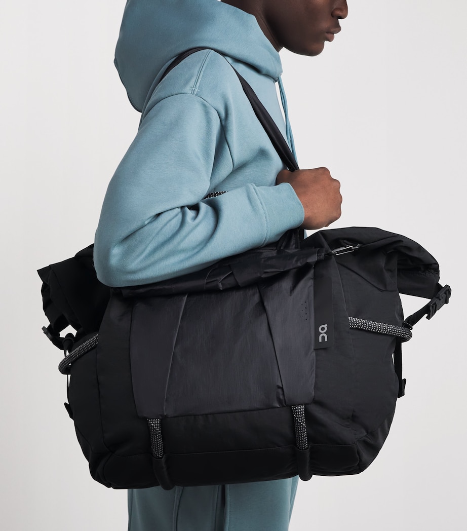 On Track Pack Elite Duffle Bag Black | Magnet Image 2
