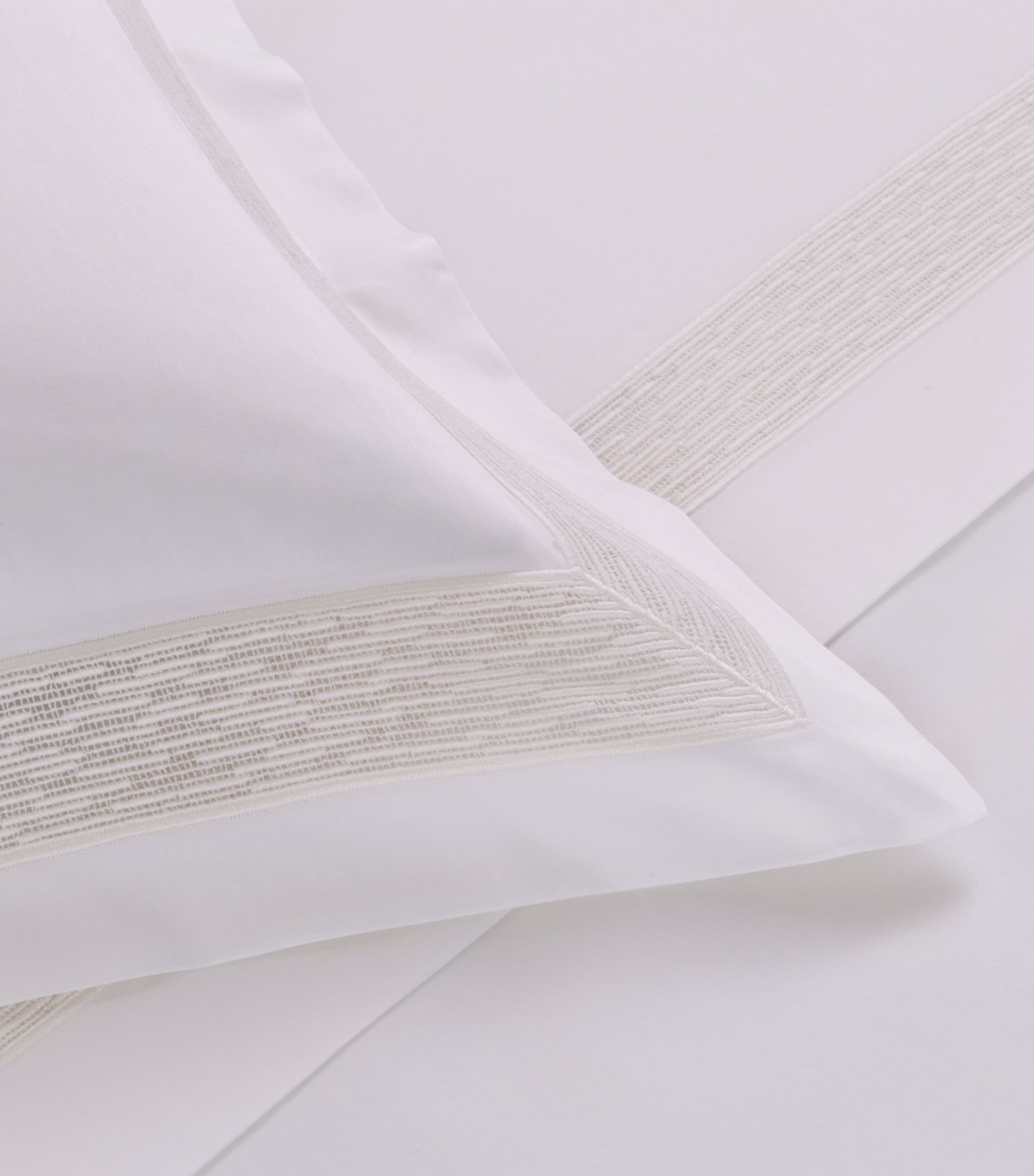 Frette Cotton Balance Lace Oxford Pillowcase (51cm x 71cm) Milk Image 2