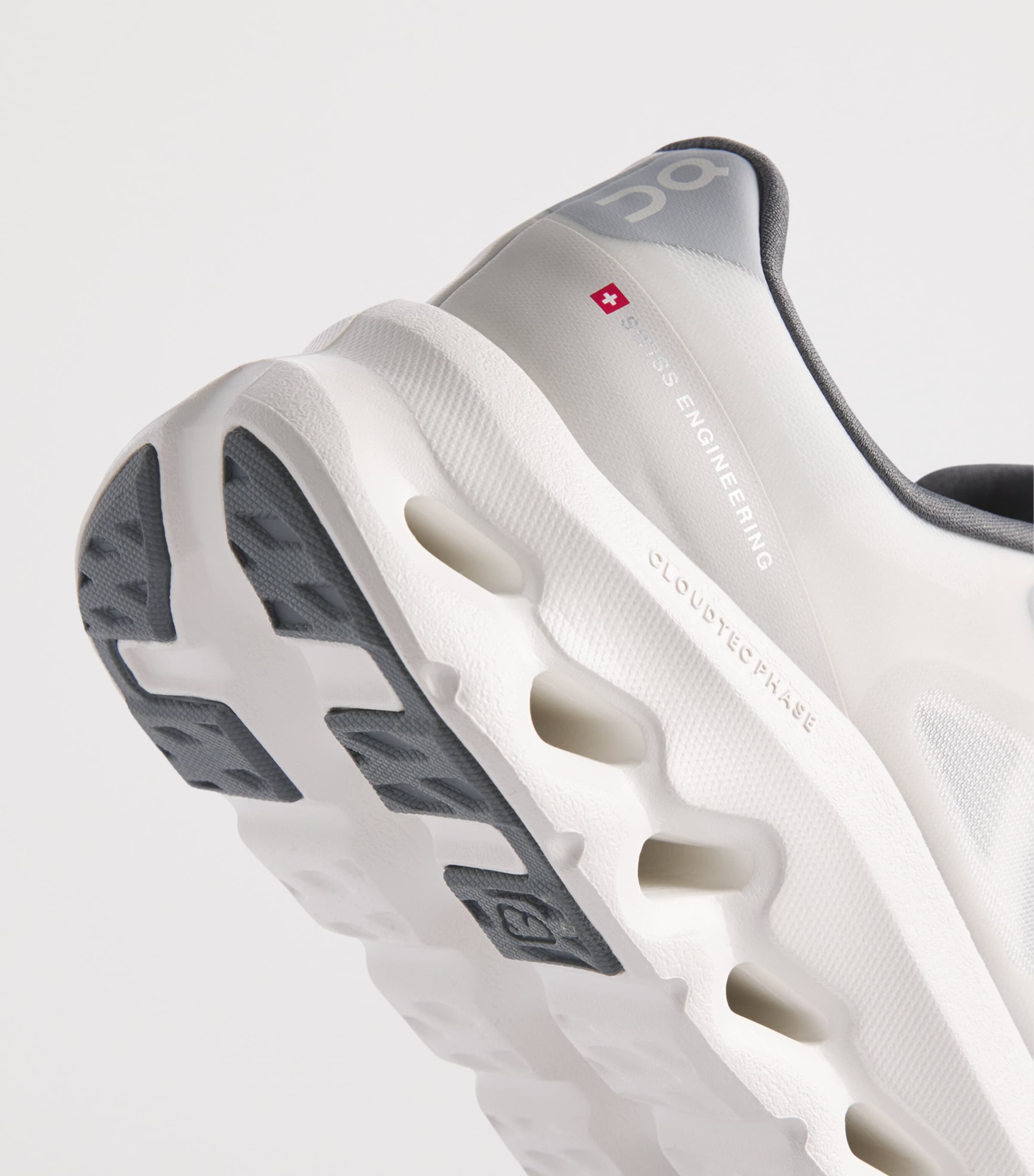 On Mens Cloudtilt Remix Trainers Alloy | Ivory Image 7