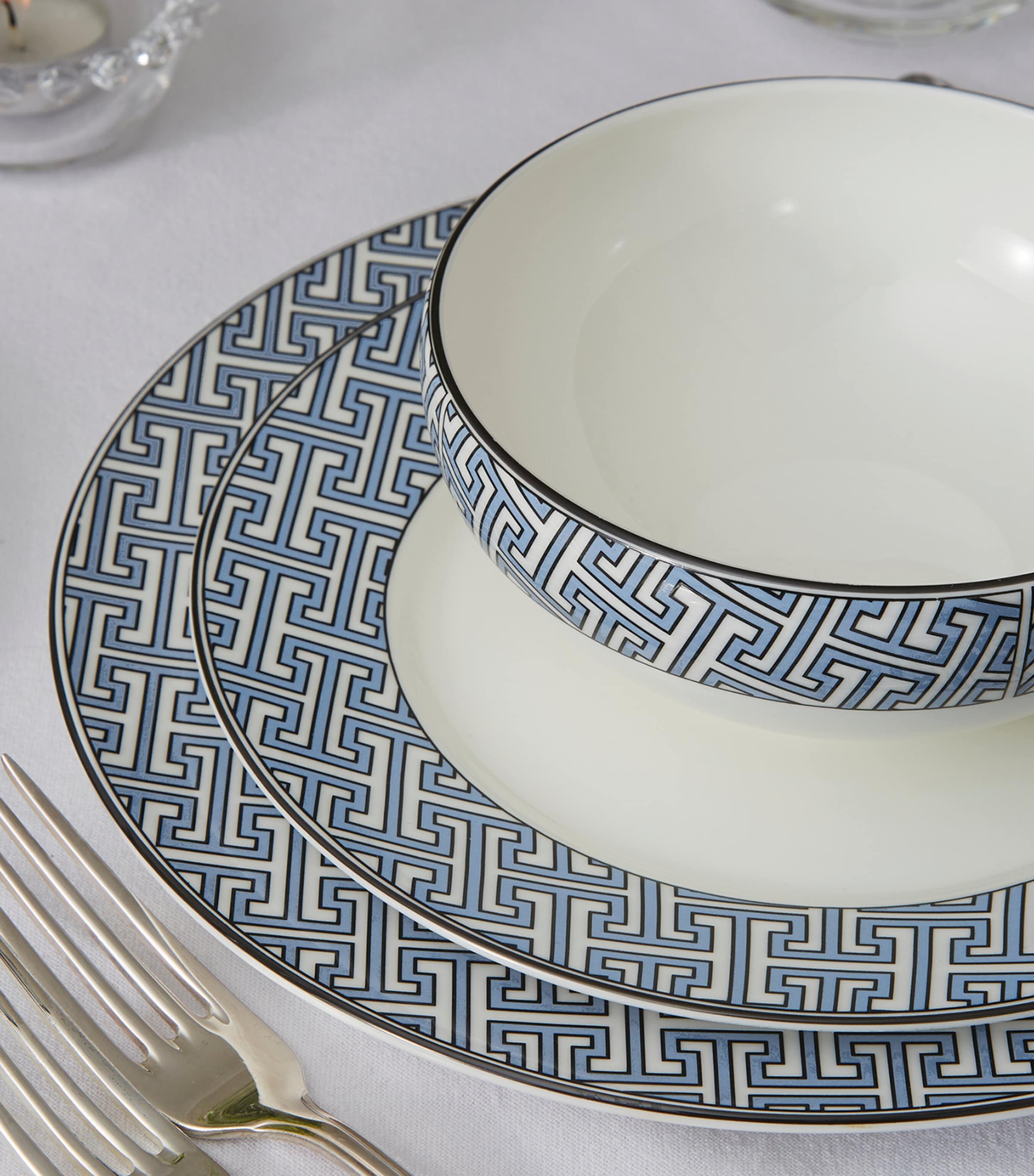 Set of 2 Maze Dinner Plates (26cm) BLUE Image 3