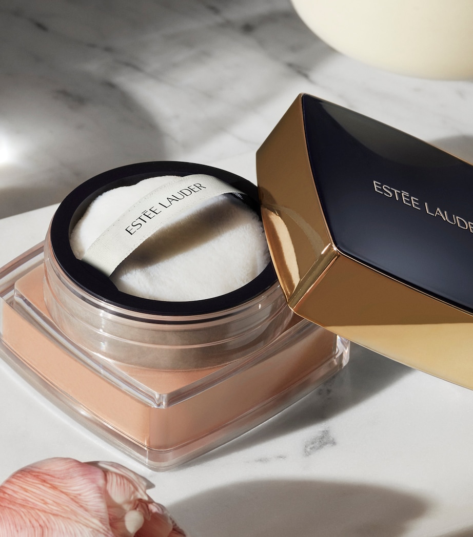 Double Wear Sheer Flattery Loose Powder LIGHT MEDIUM Image 3