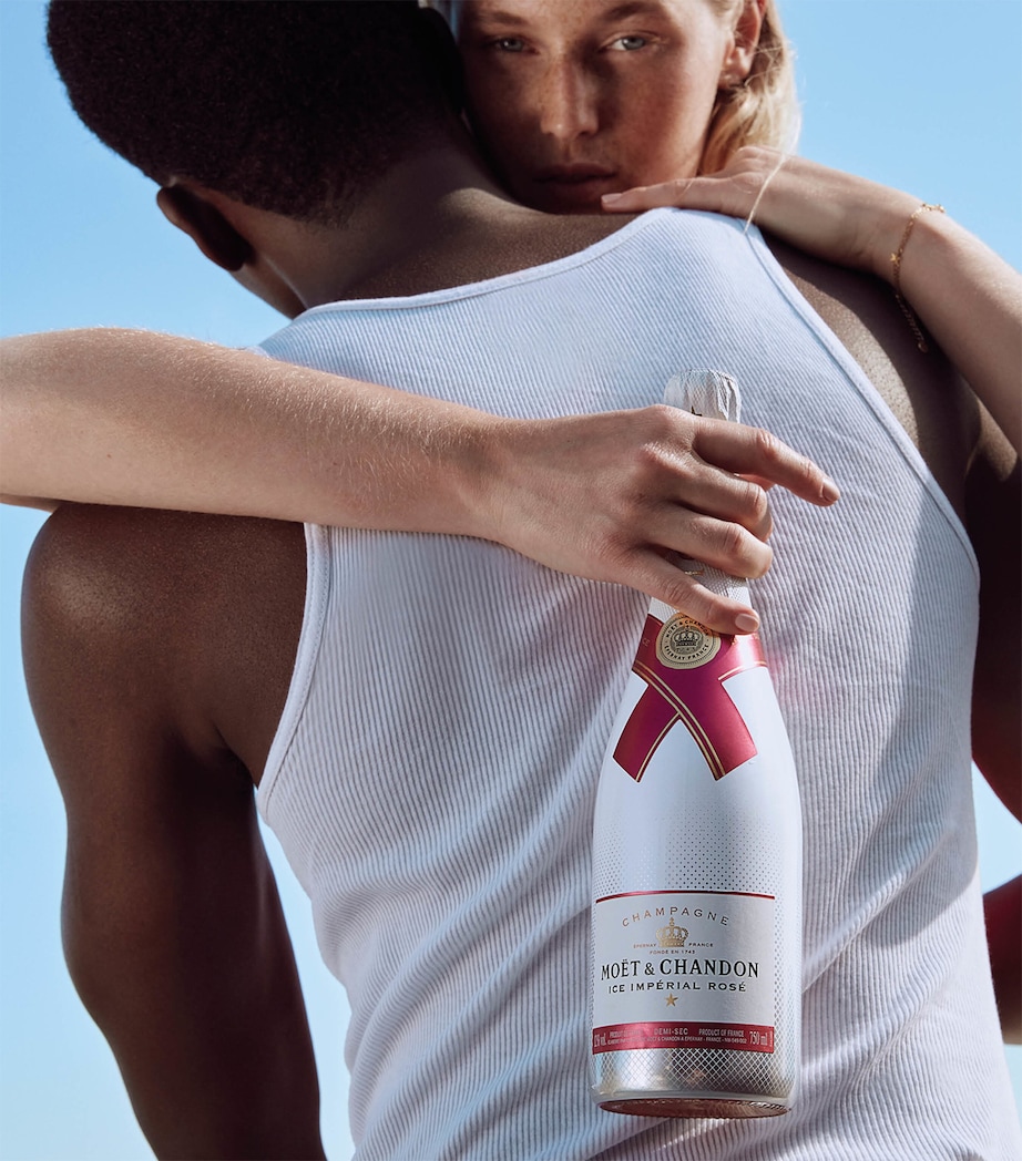 Moët & Chandon Rosé Impérial Ice Champagne (75cl) - Champagne, France Image 2
