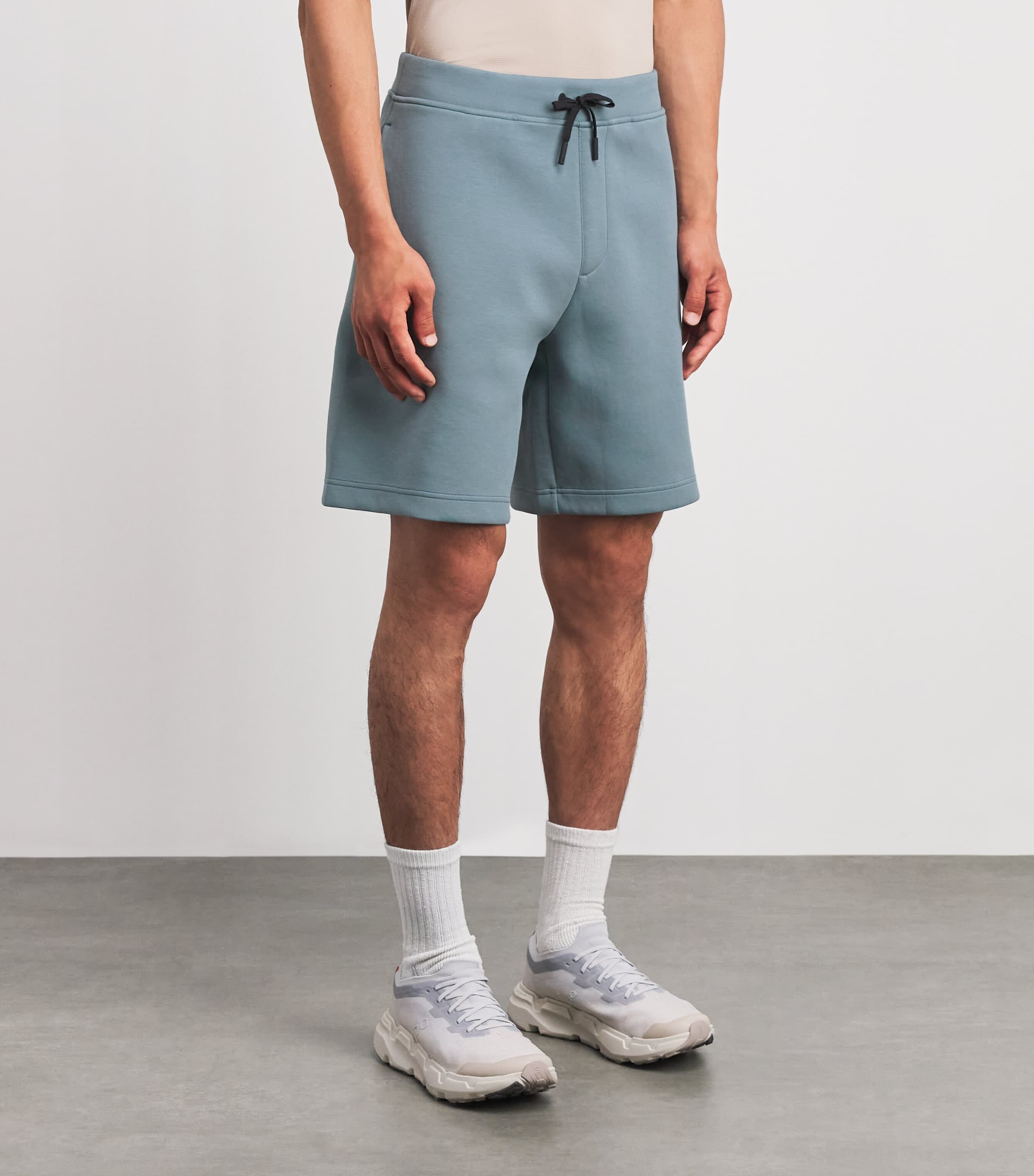 On Mens Focus Tech Shorts Agave Image 4