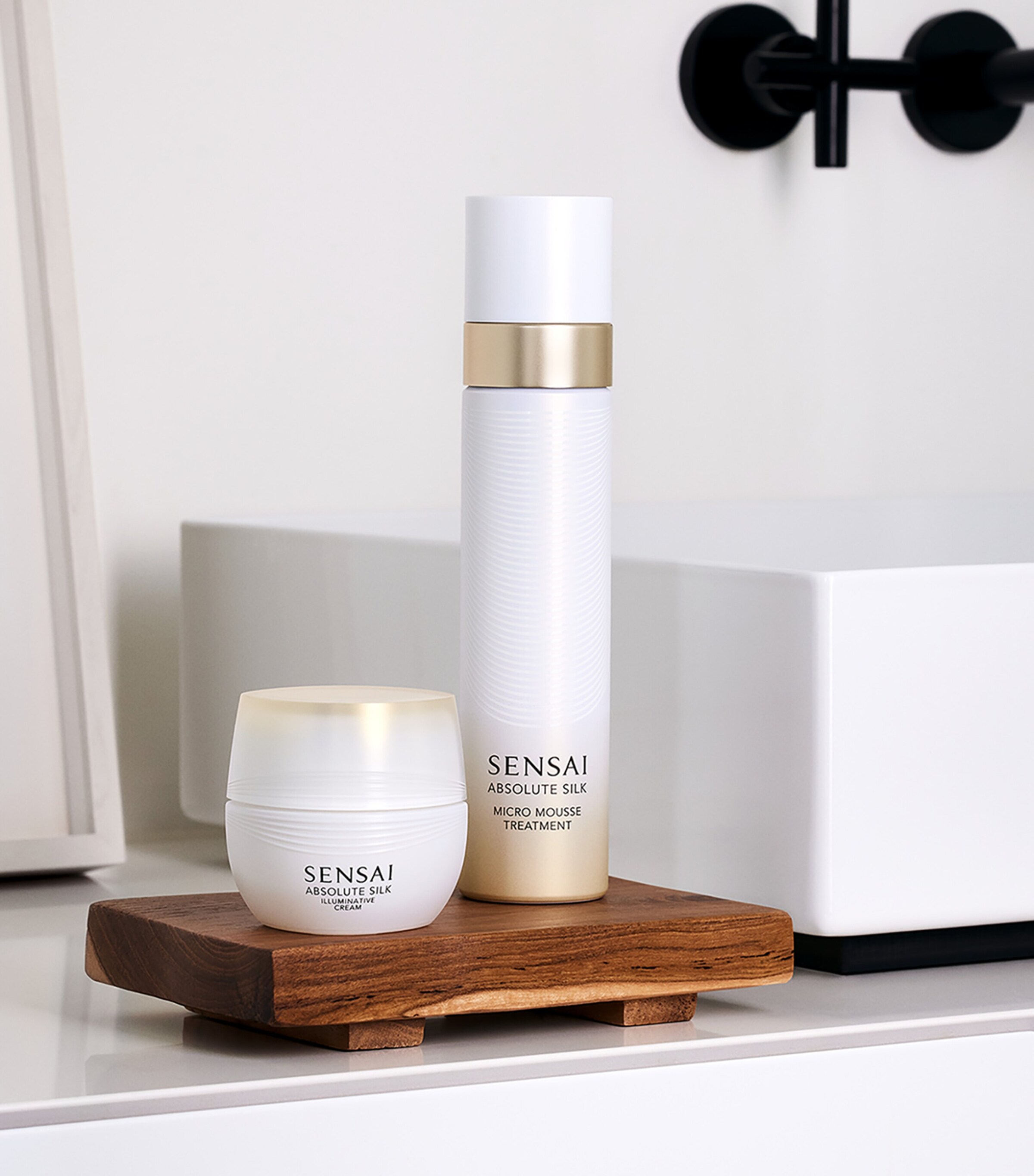 Absolute Silk Illuminative Cream (40ml) NO COLOUR Image 3