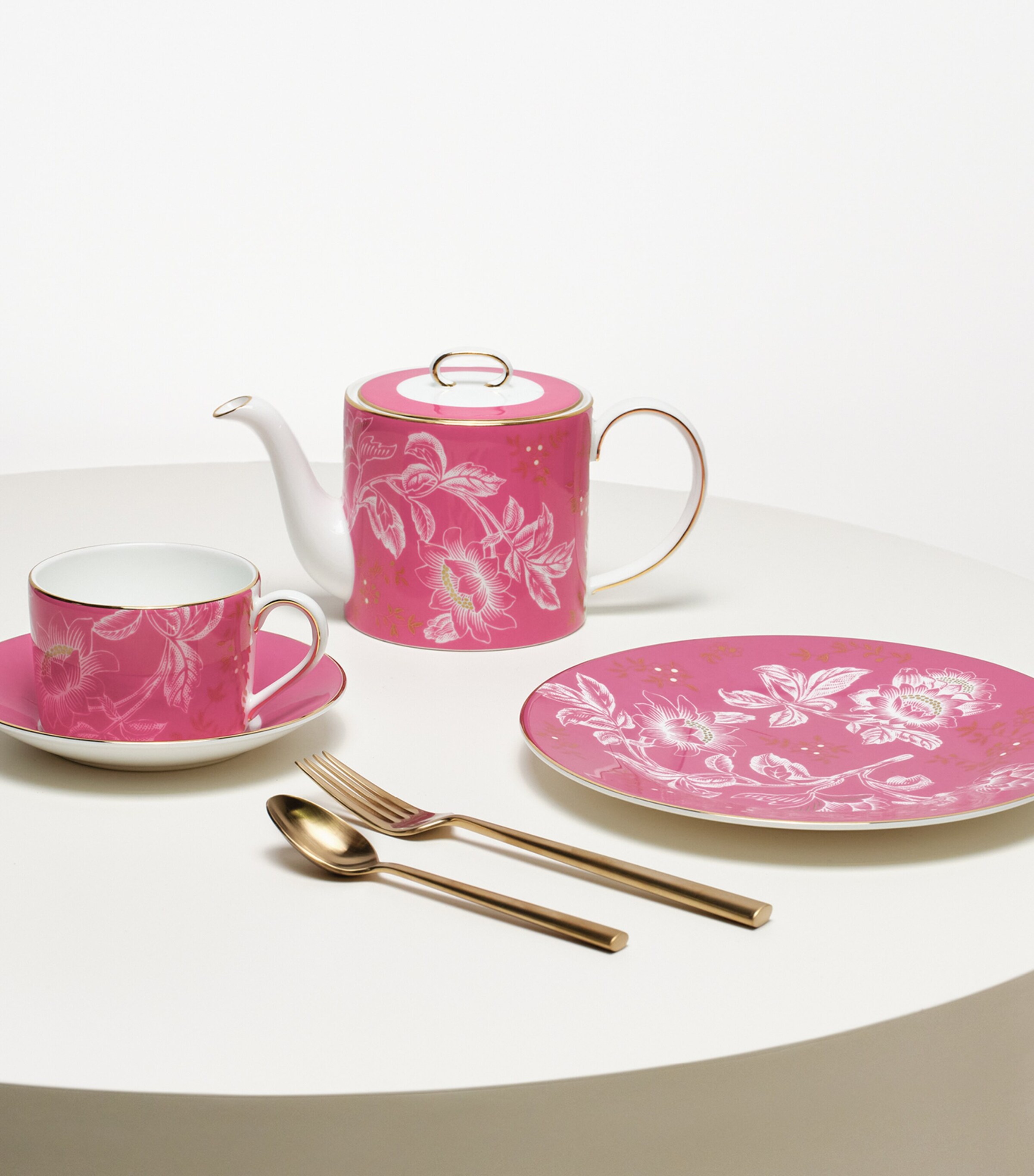 Wedgwood Wonderlust Pink Tonquin Teapot (500ml) Pink Image 2