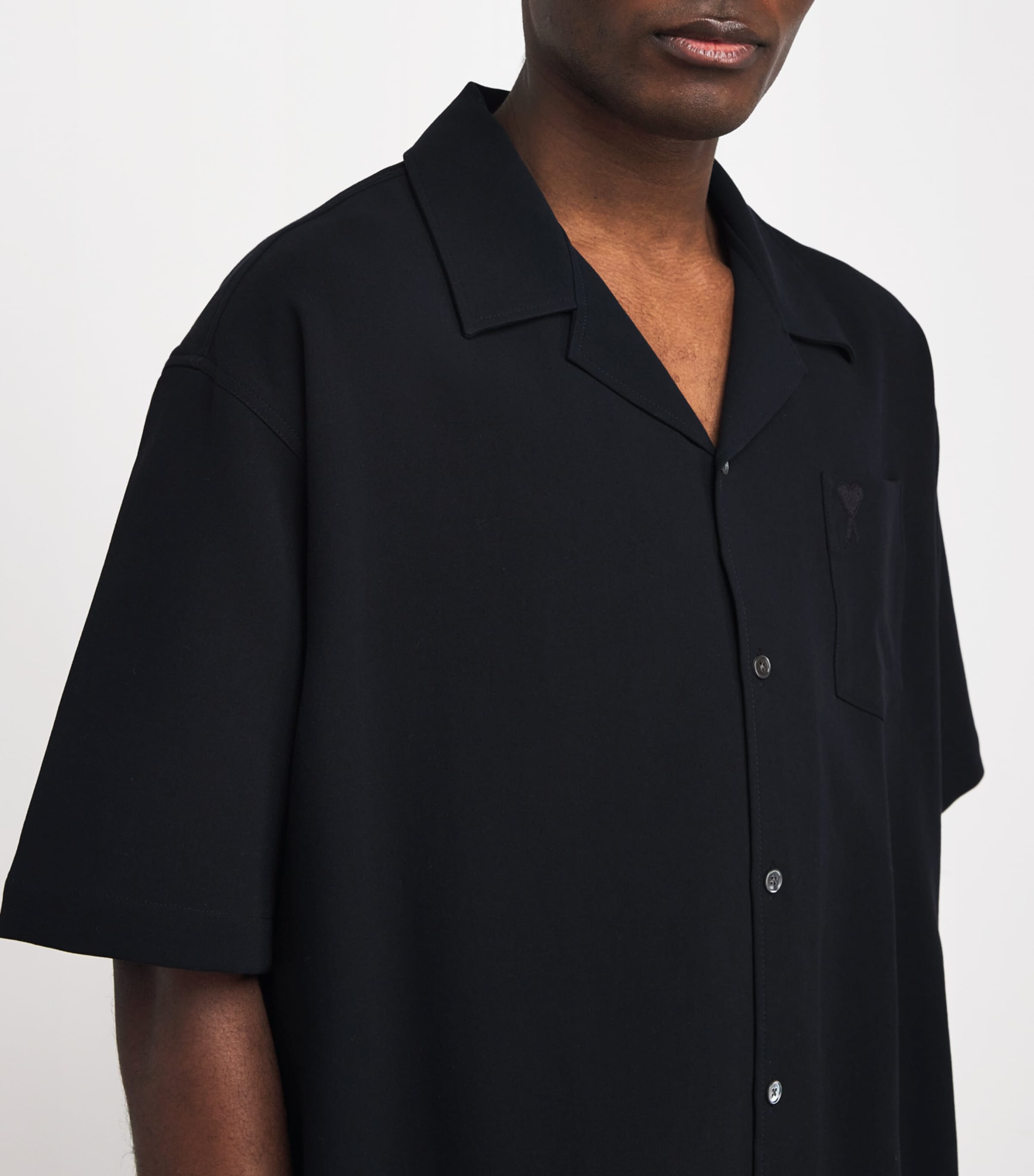 【AMI】 Cotton Short Sleeve T-Shirt 【SALE】★追跡/送料込み AMI Paris Cotton Logo Short-Sleeve Shirt | Harrods US