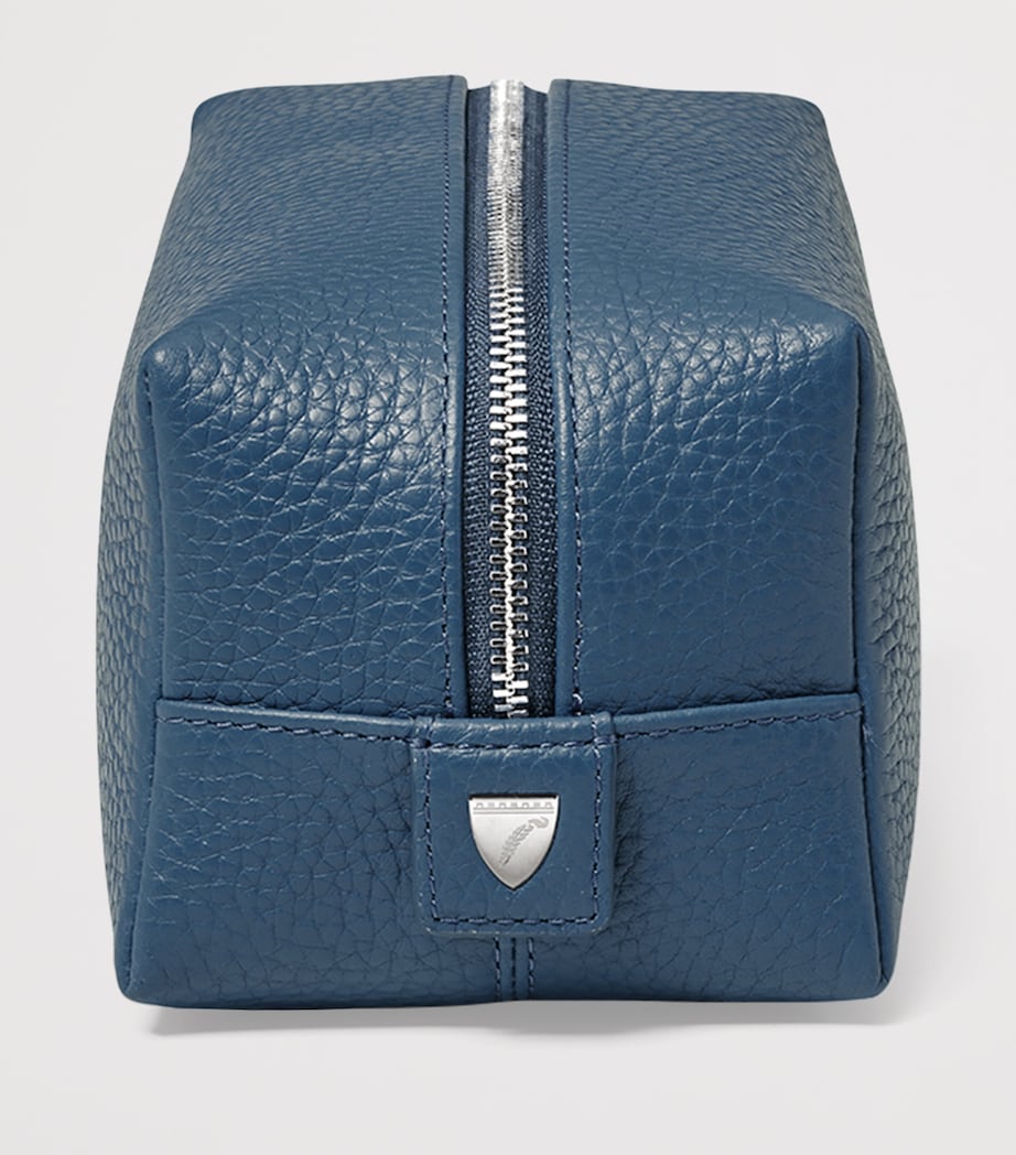 Medium Leather London Cosmetic Case TOPAZ Image 3