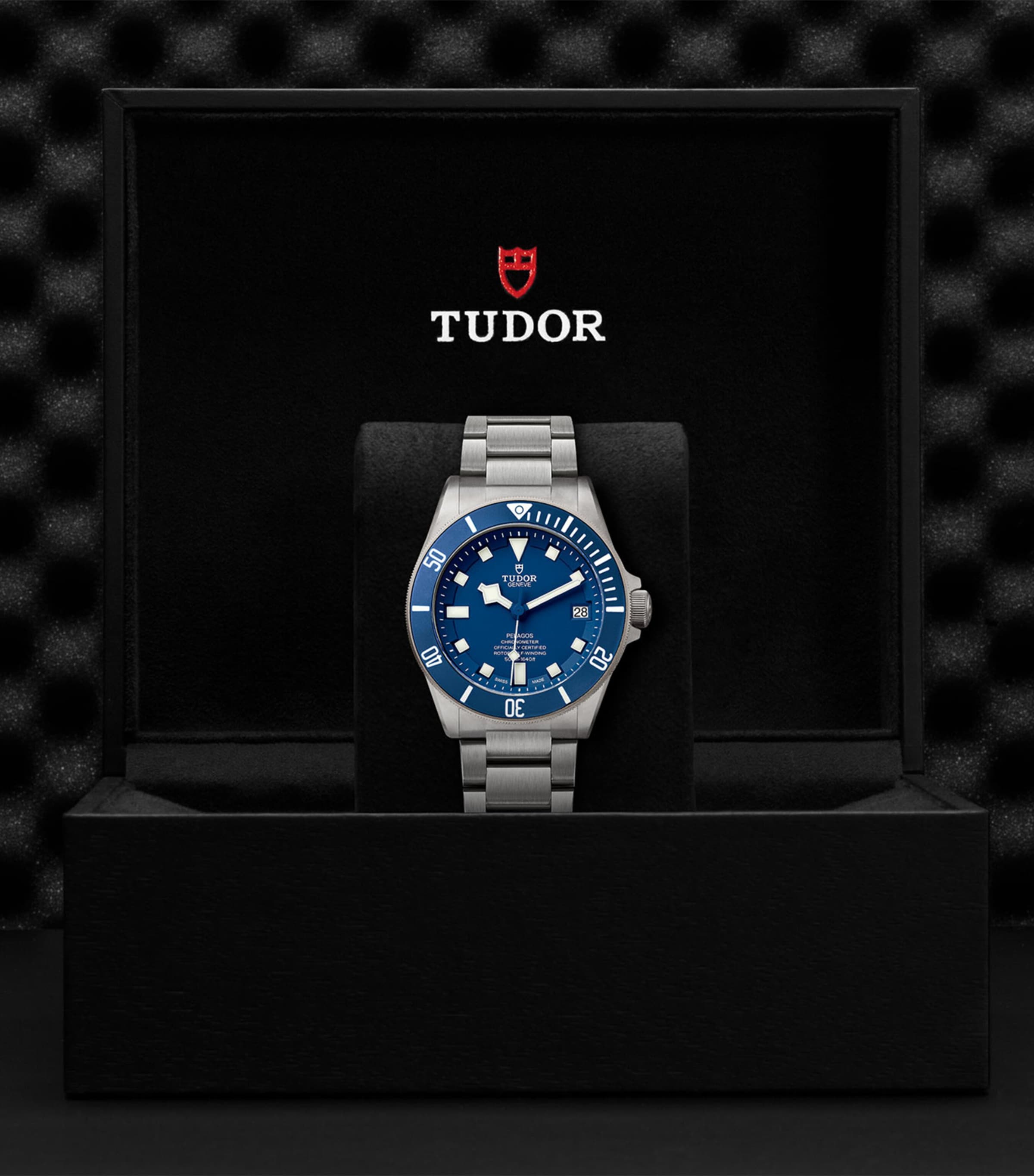 Pelagos Titanium and Steel Watch 42mm BLUE Image 6