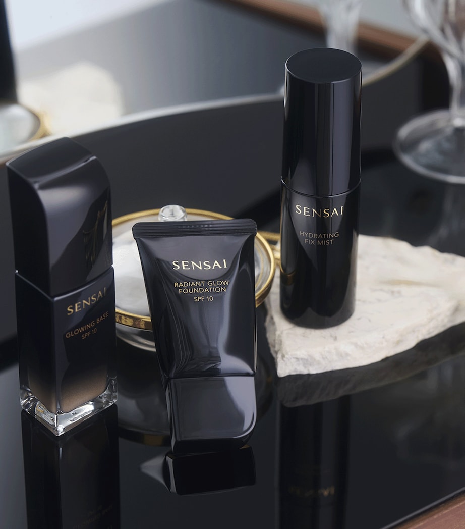 Radiant Glow Foundation RG204.5 Image 4