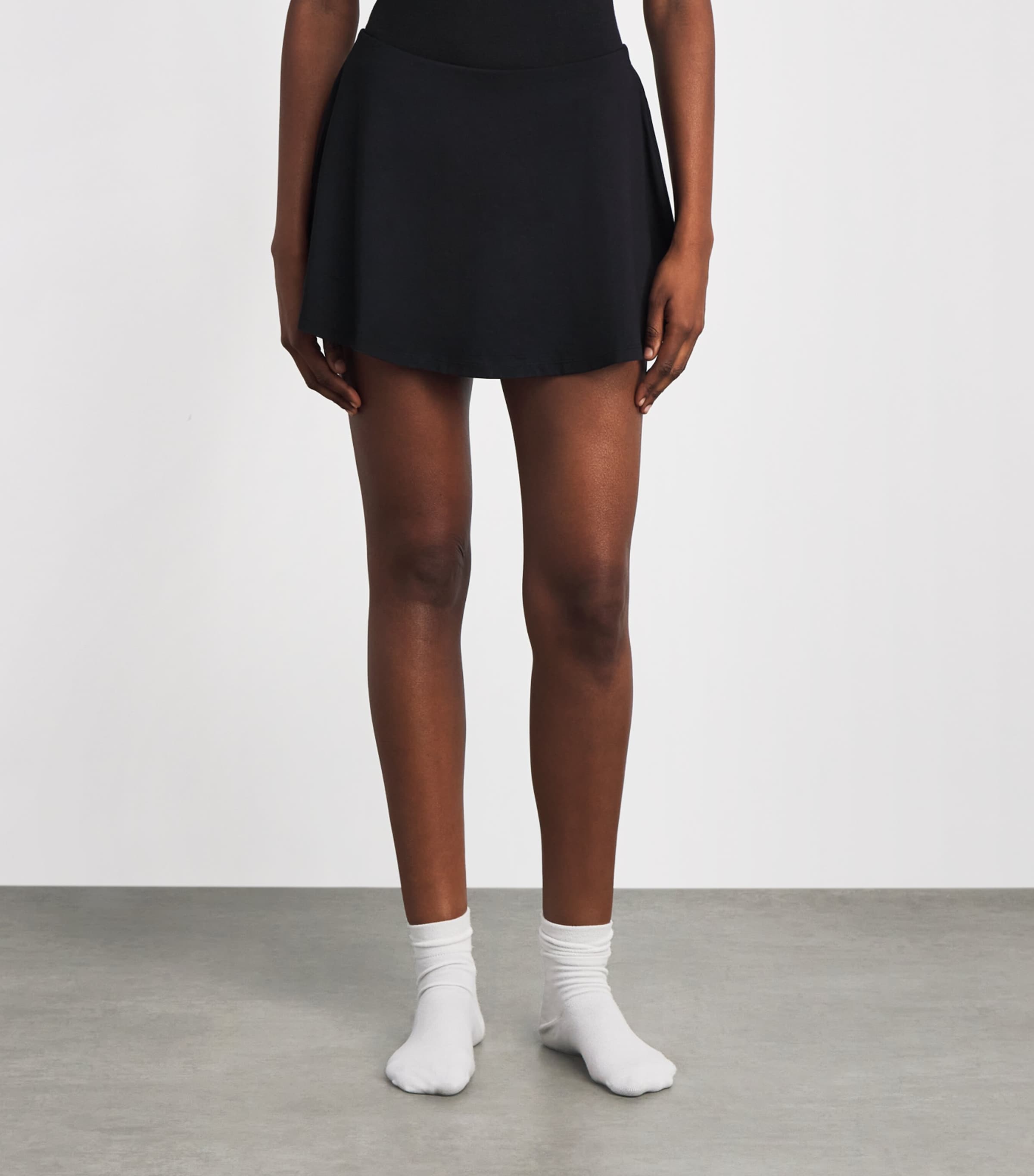 Skims Womens Smooth Layers Mini Skort Obsidian Image 4