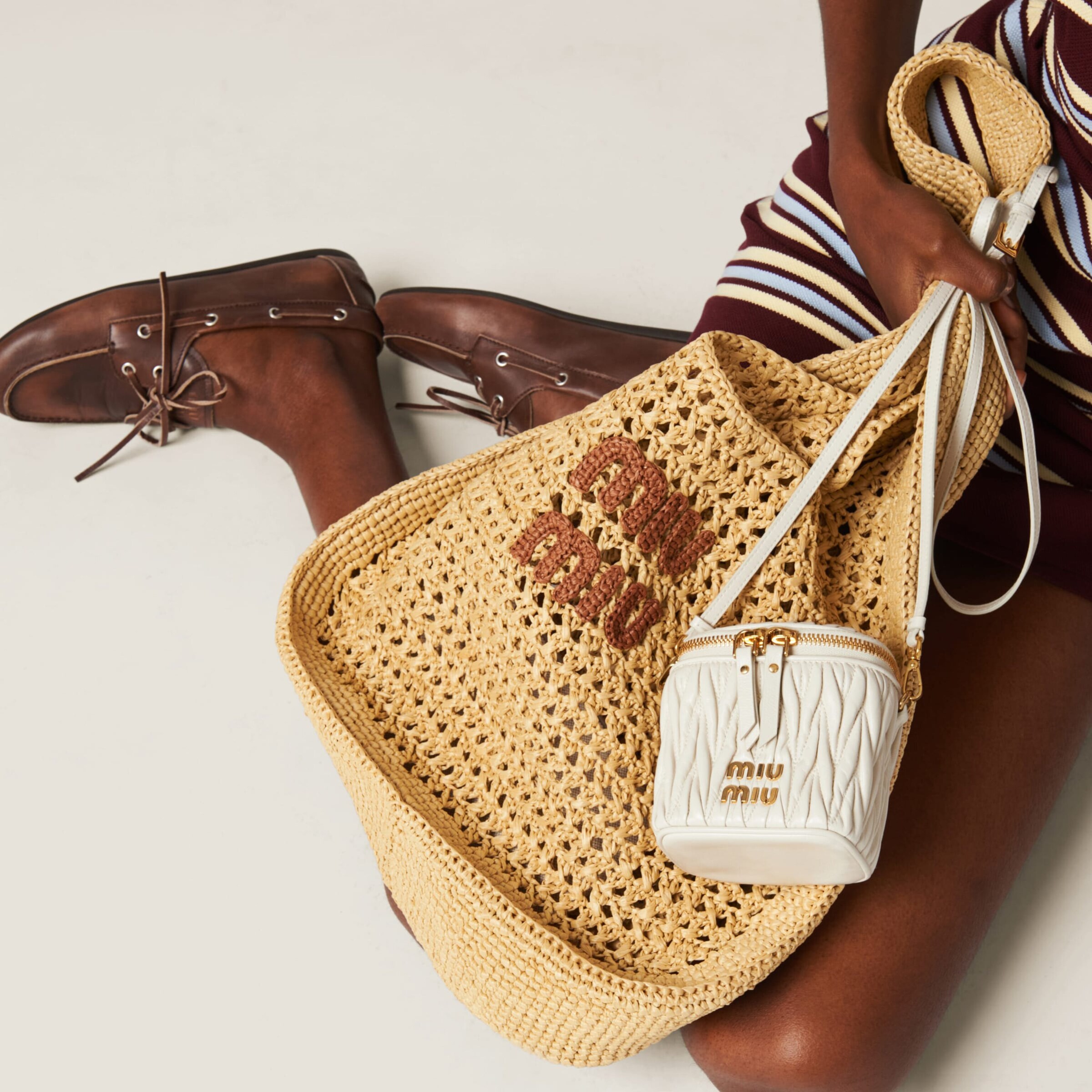 Micro Leather Matelassé Cross-Body Bag F0009 Image 5