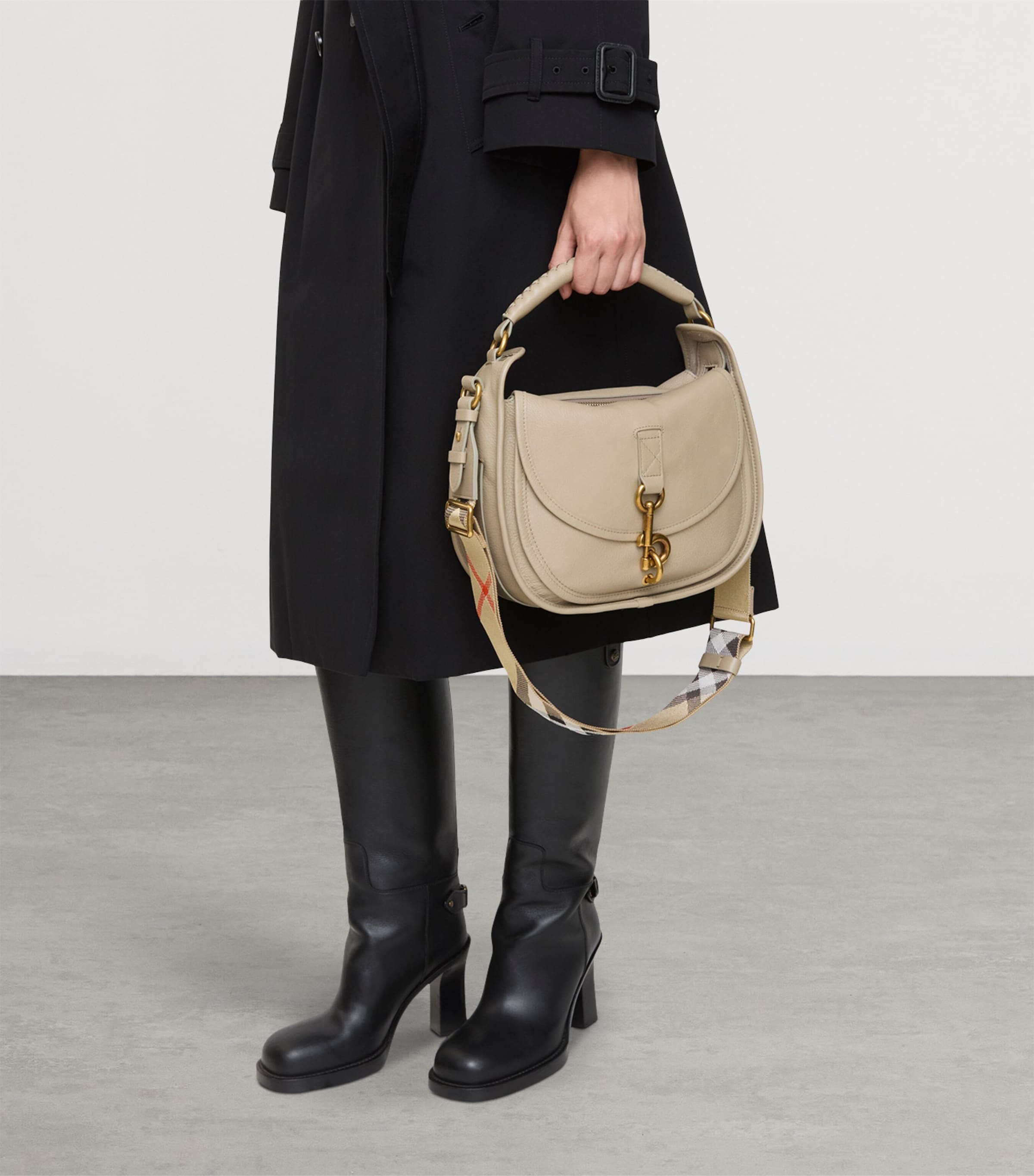 Small Calf Leather B Clip Messenger Bag MUSHROOM Image 3