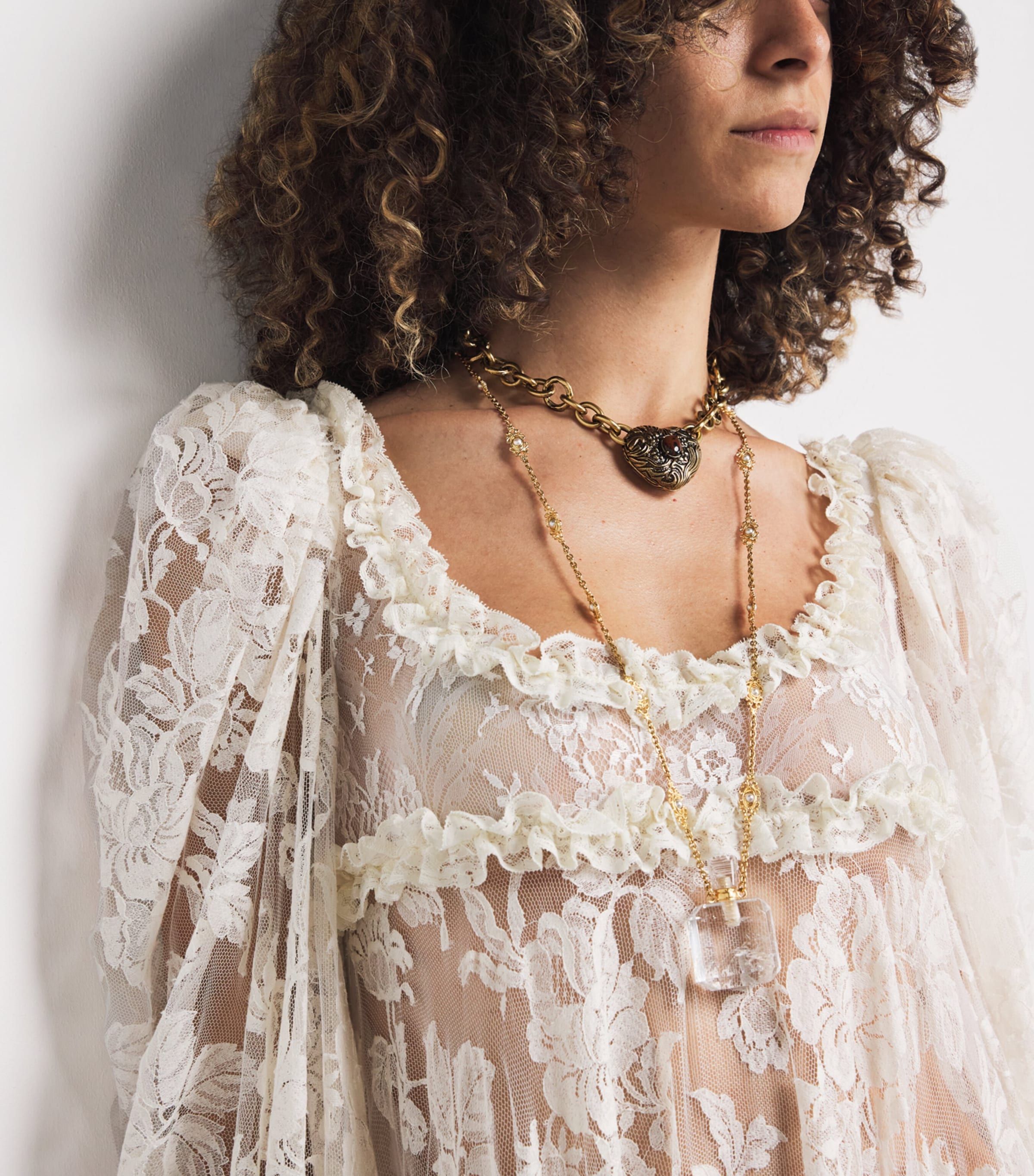 Chloé Victorian Pendant Necklace Crystal White Image 2