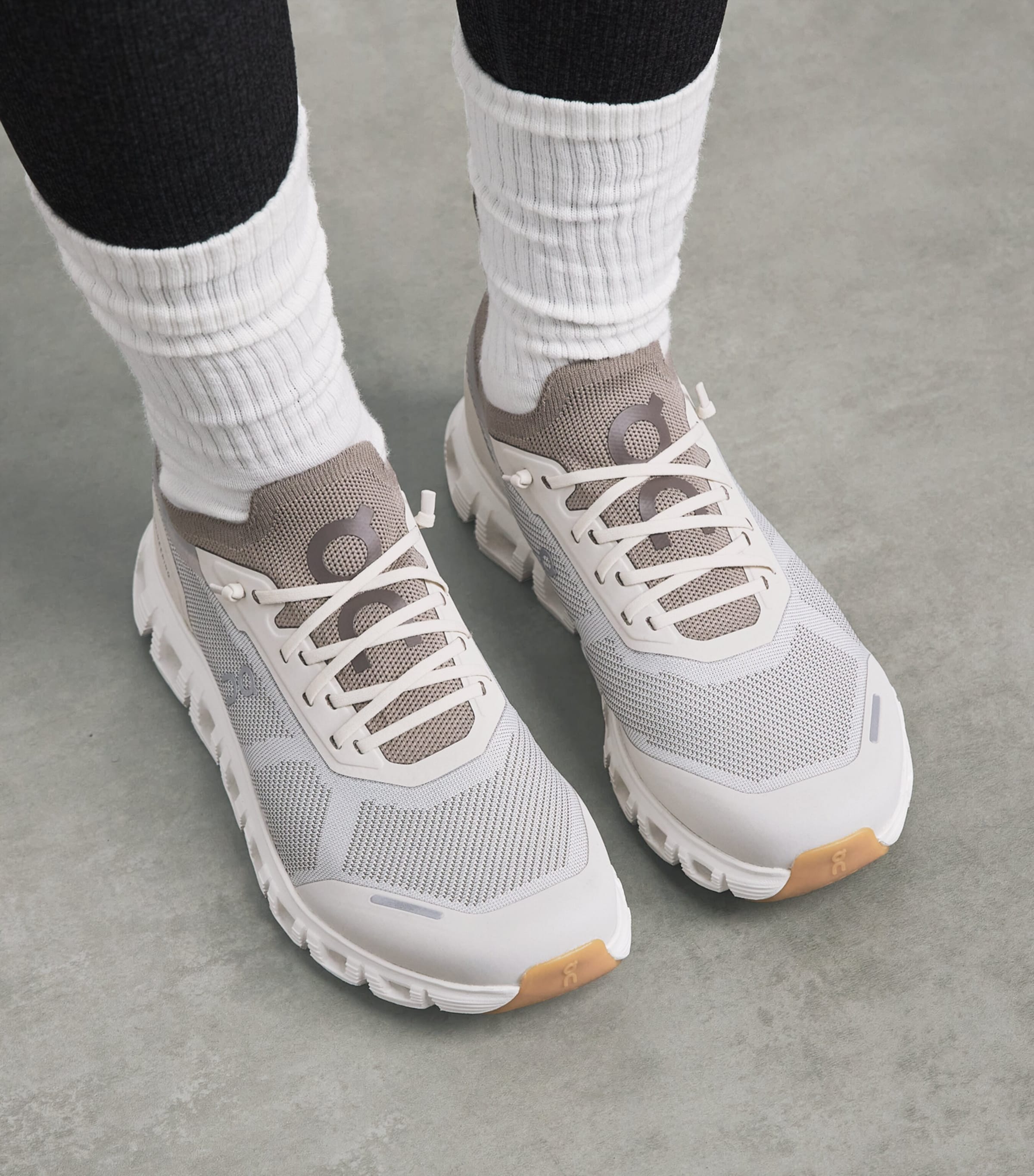 On Womens Cloud 6 Versa Trainers Pearl | Cinder Image 2