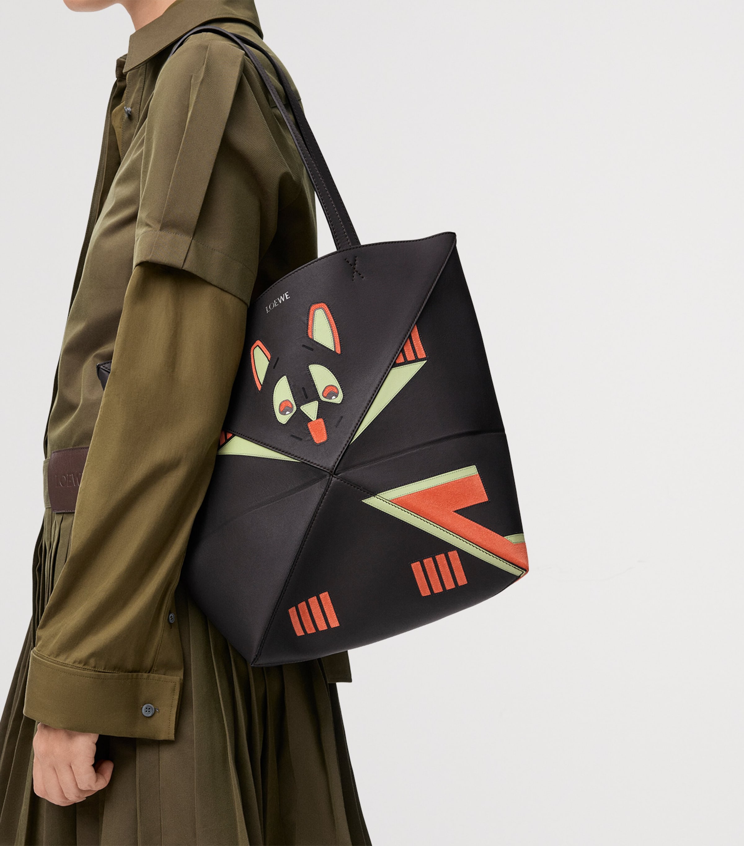 x Louis Wain Leather Puzzle Fold Tote Bag DARK TAUPE Image 7