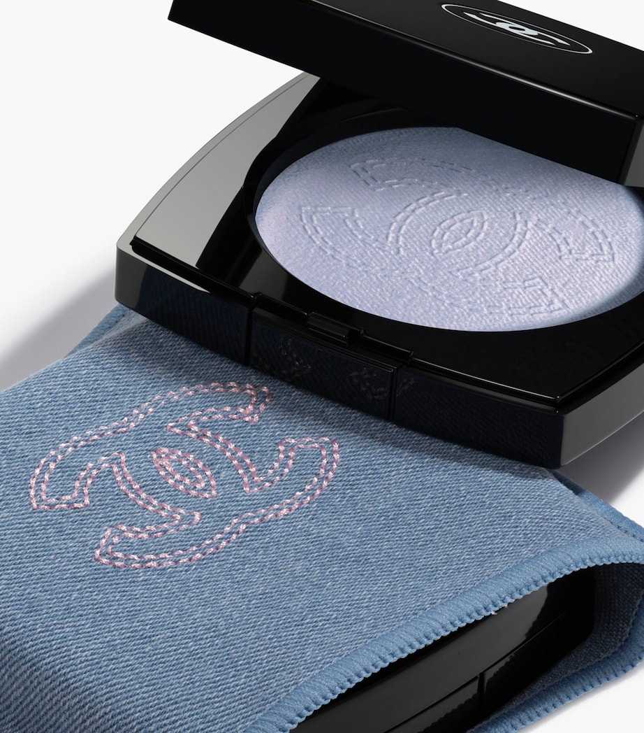 CHANEL COCO DENIM Illuminating Powder Image 2