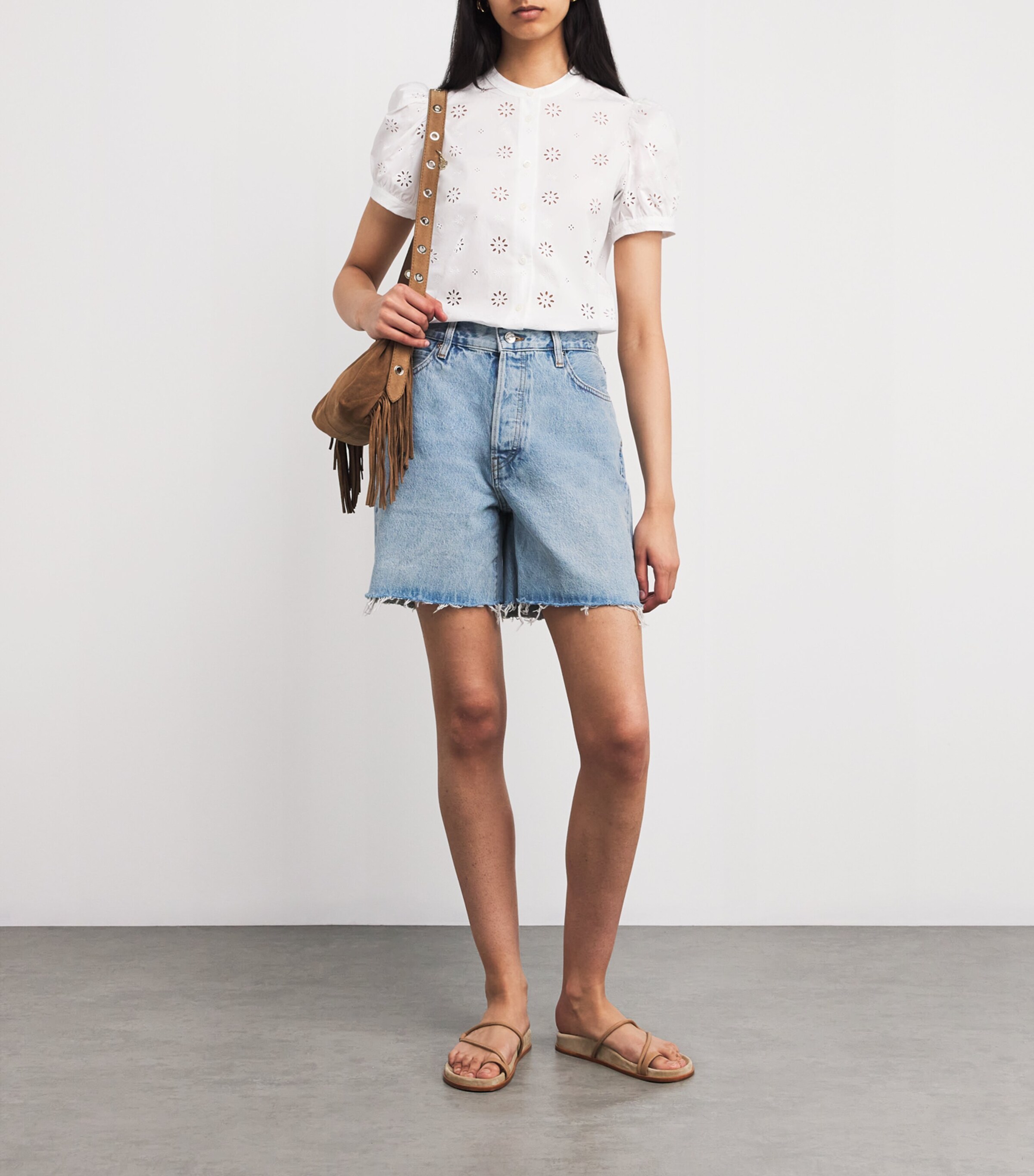 FRAME Womens The Timeless Denim Shorts Tricky Image 2