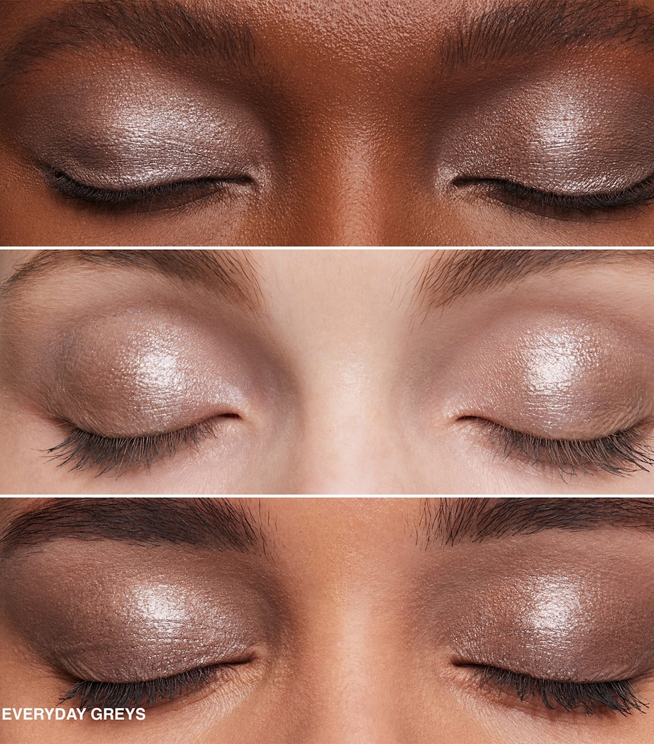 Essential Eyeshadow Trio EVERYDAY GREYS Image 3