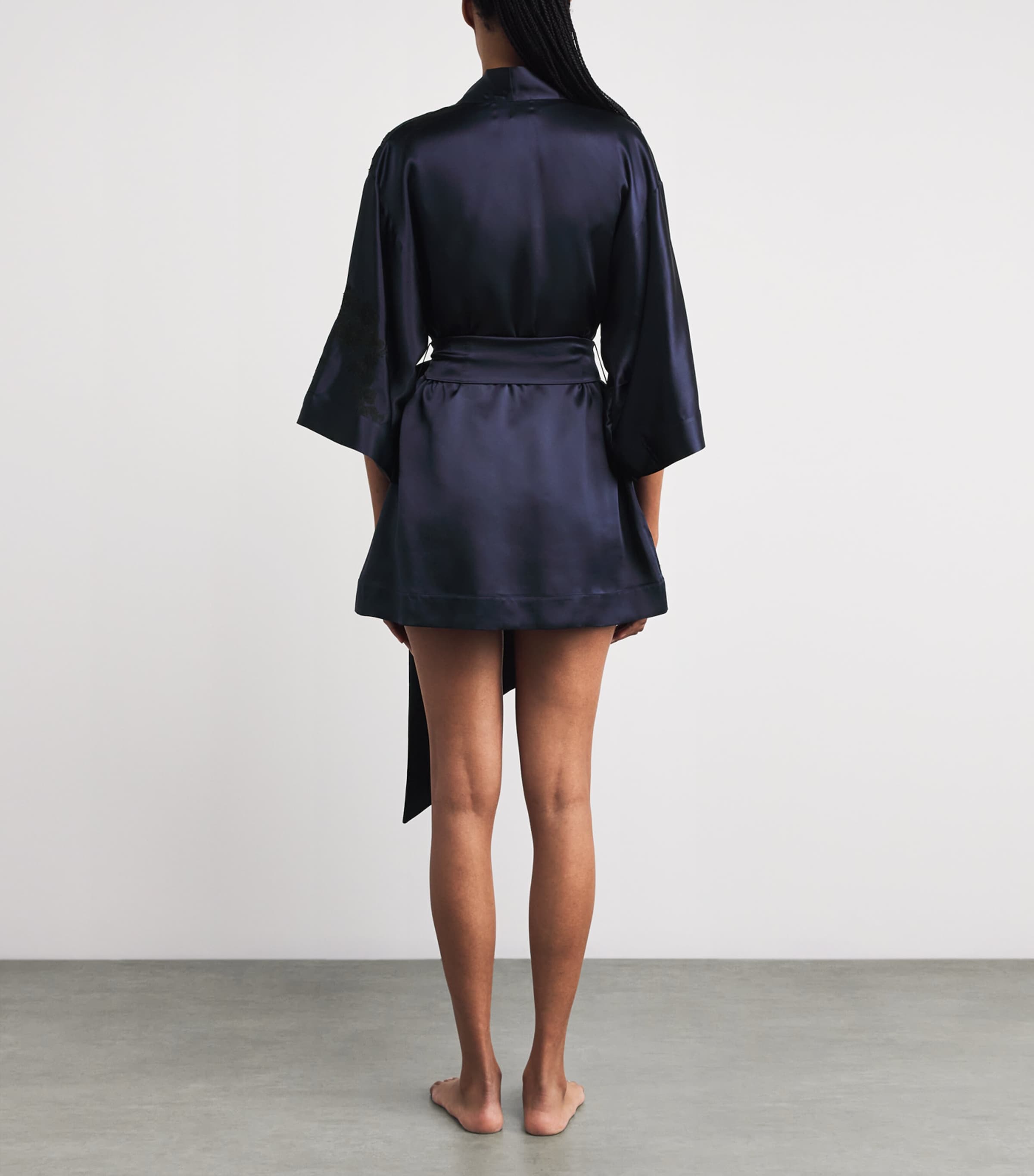 Silk Floral Julia Mini Kimono Robe MARINEBLUE/BLACK Image 3