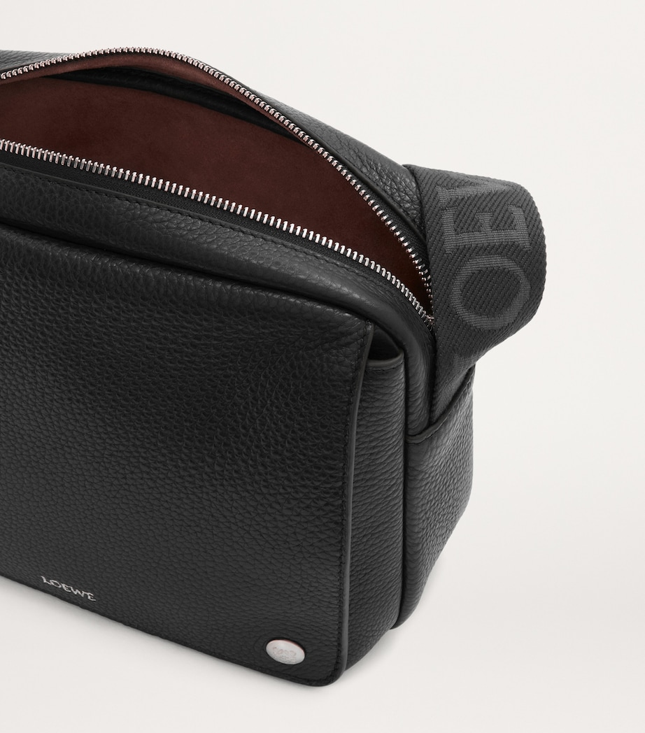 XS Leather Pebble Messenger Bag BLACK Image 3