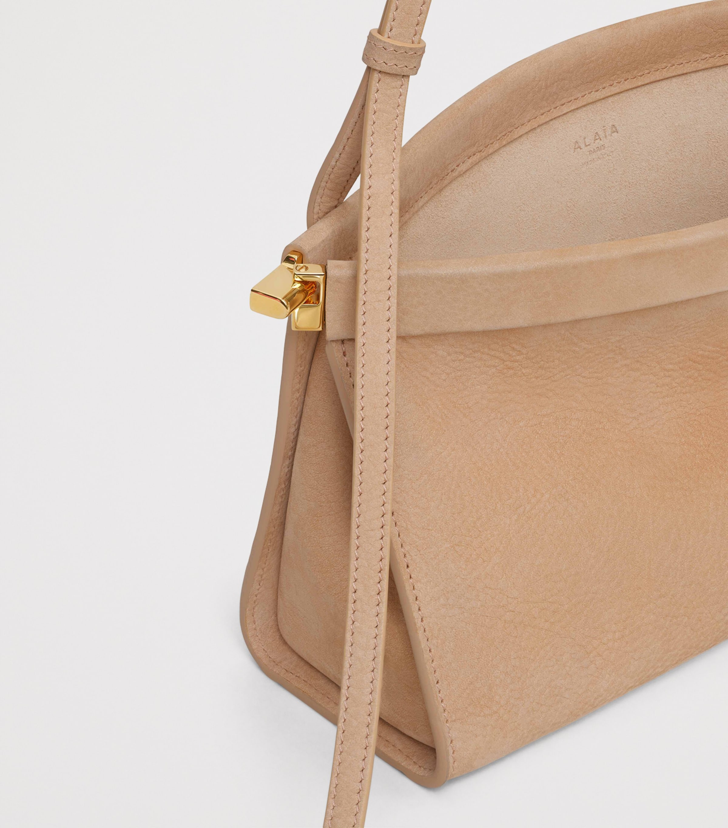 Small Leather Le Click East West Shoulder Bag DESERT Image 4