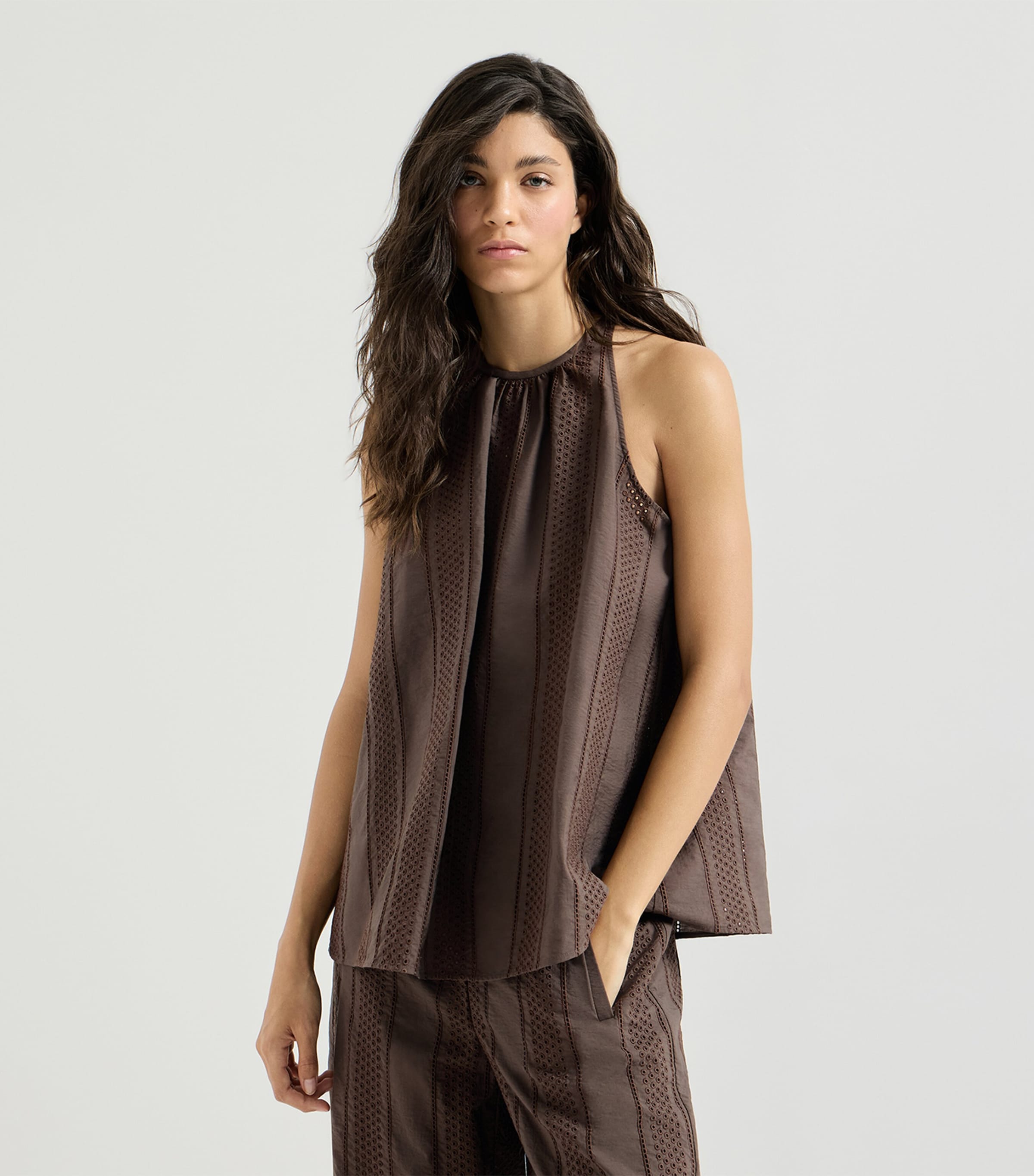 Brunello Cucinelli Womens Techno-Cotton Poplin Broderie Anglais Sleeveless Top Chocolate Brown Image 4
